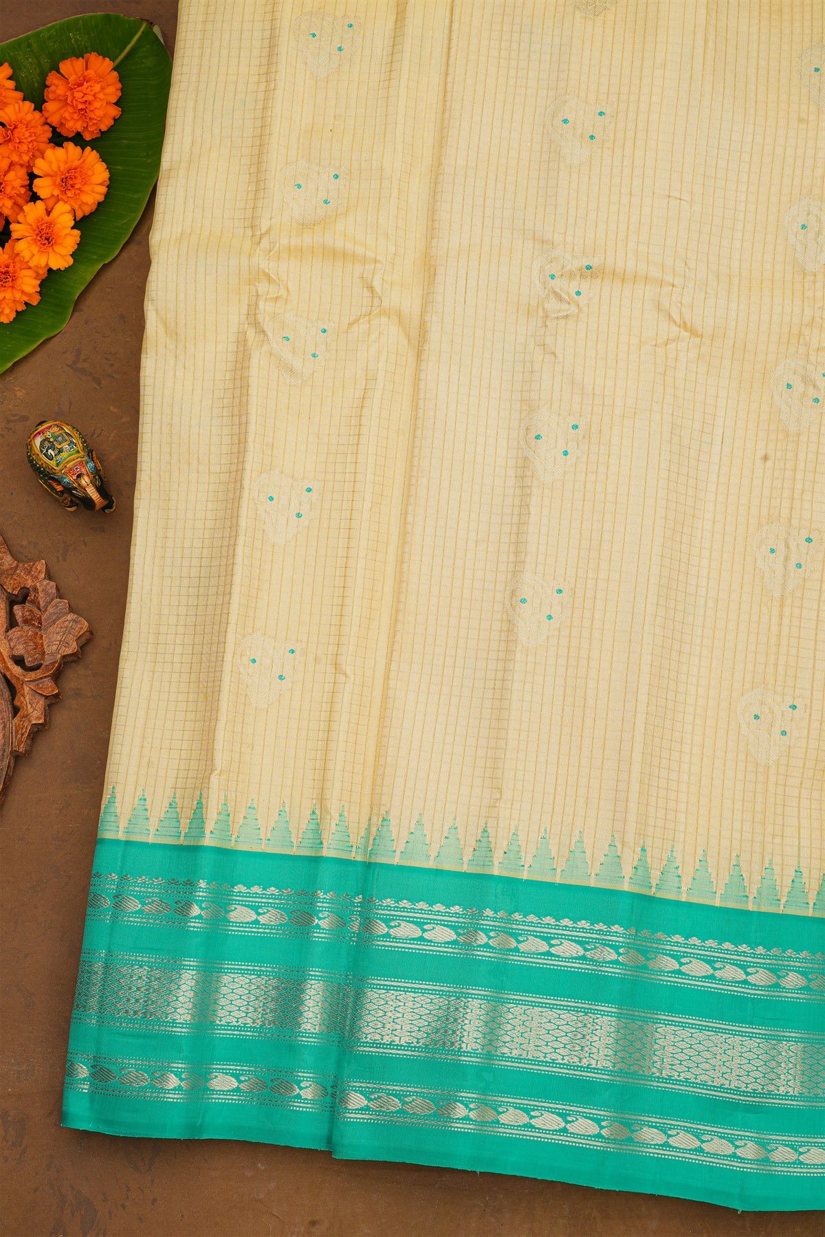 Gadwal Silk Off White Saree With Temple And Mango Paisleys Border