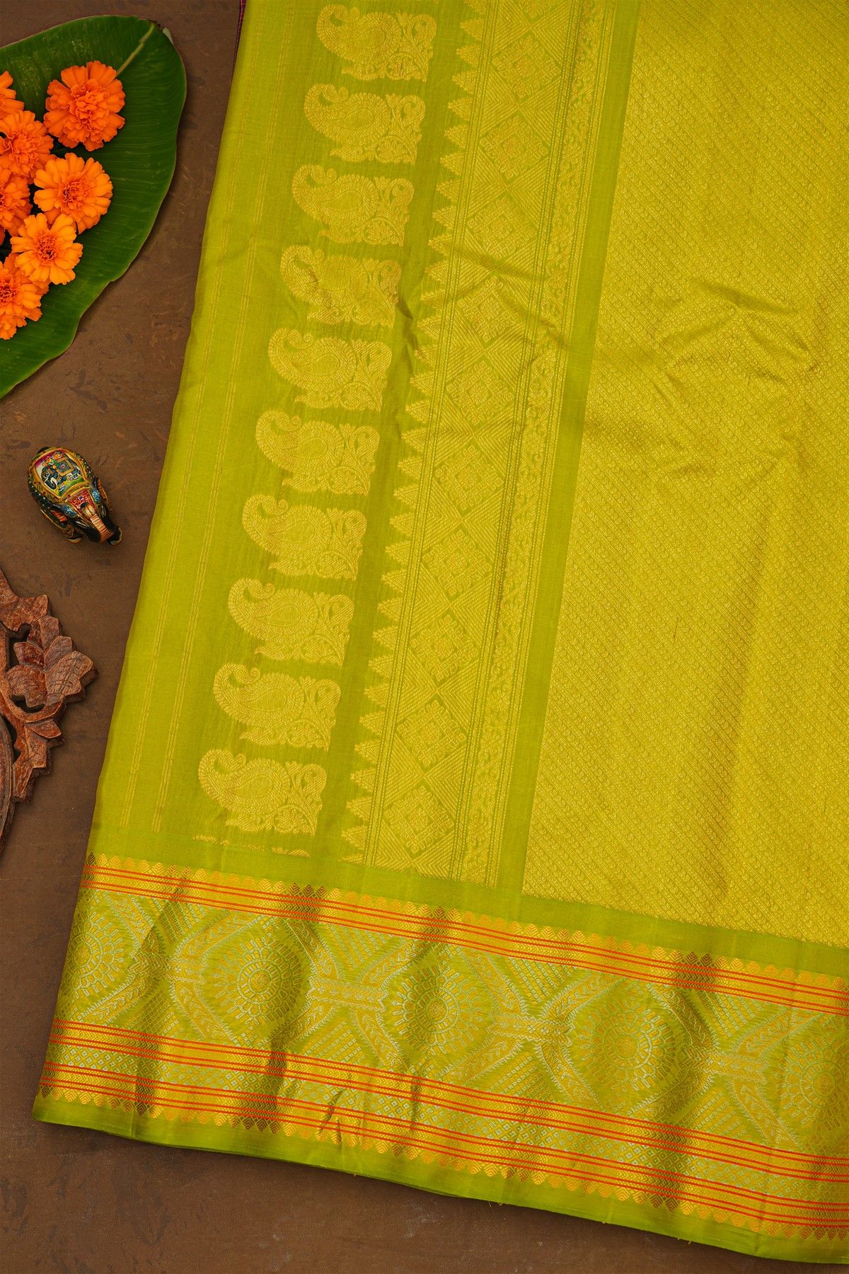 Gadwal Silk Maroon Saree With Mango Paisley Buttis Body