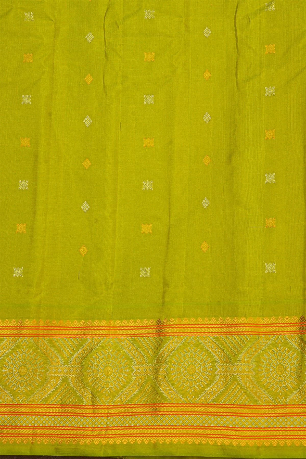 Gadwal Silk Maroon Saree With Mango Paisley Buttis Body