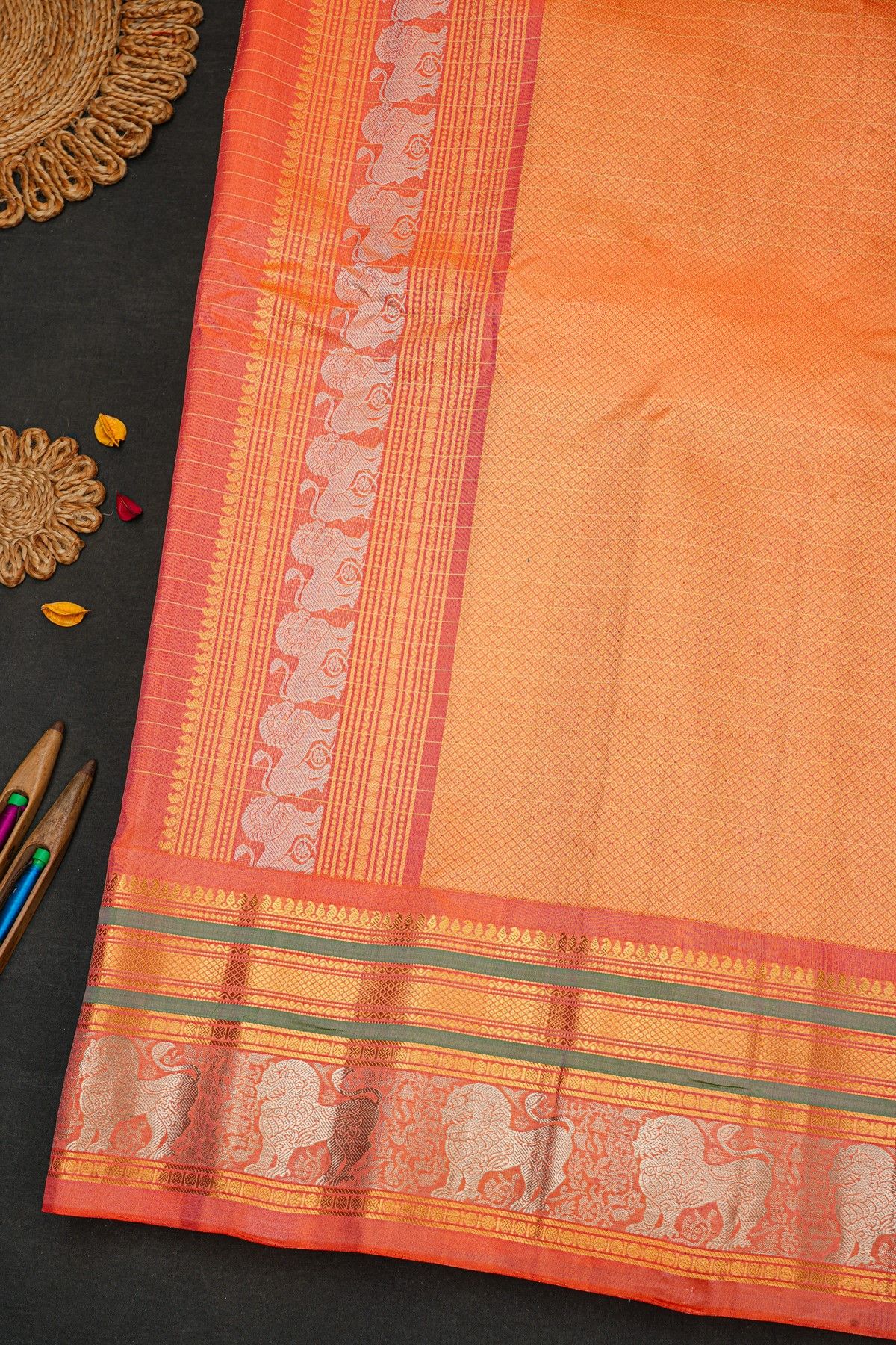 Gadwal Silk Rani Pink Saree With Temple Border
