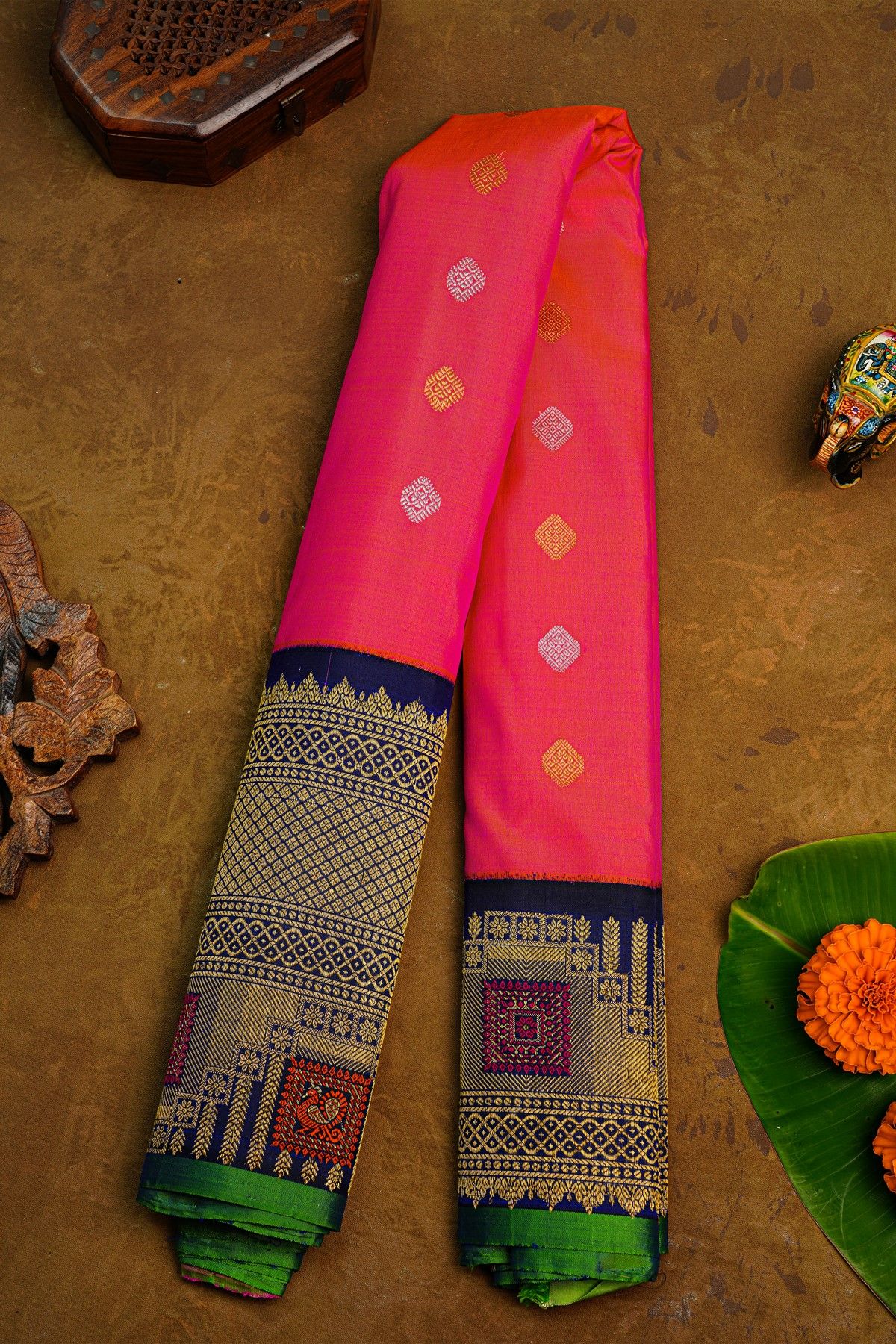 Gadwal Silk Dual Colour Saree With Diamond Zari Contrast Border