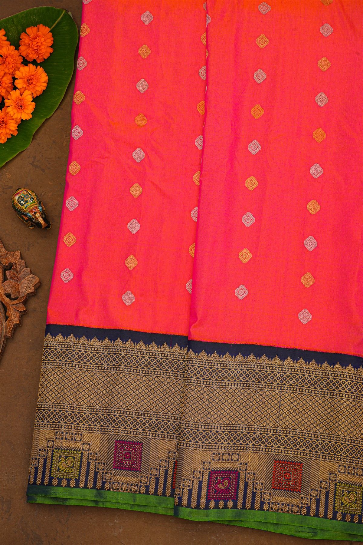 Gadwal Silk Dual Colour Saree With Diamond Zari Contrast Border