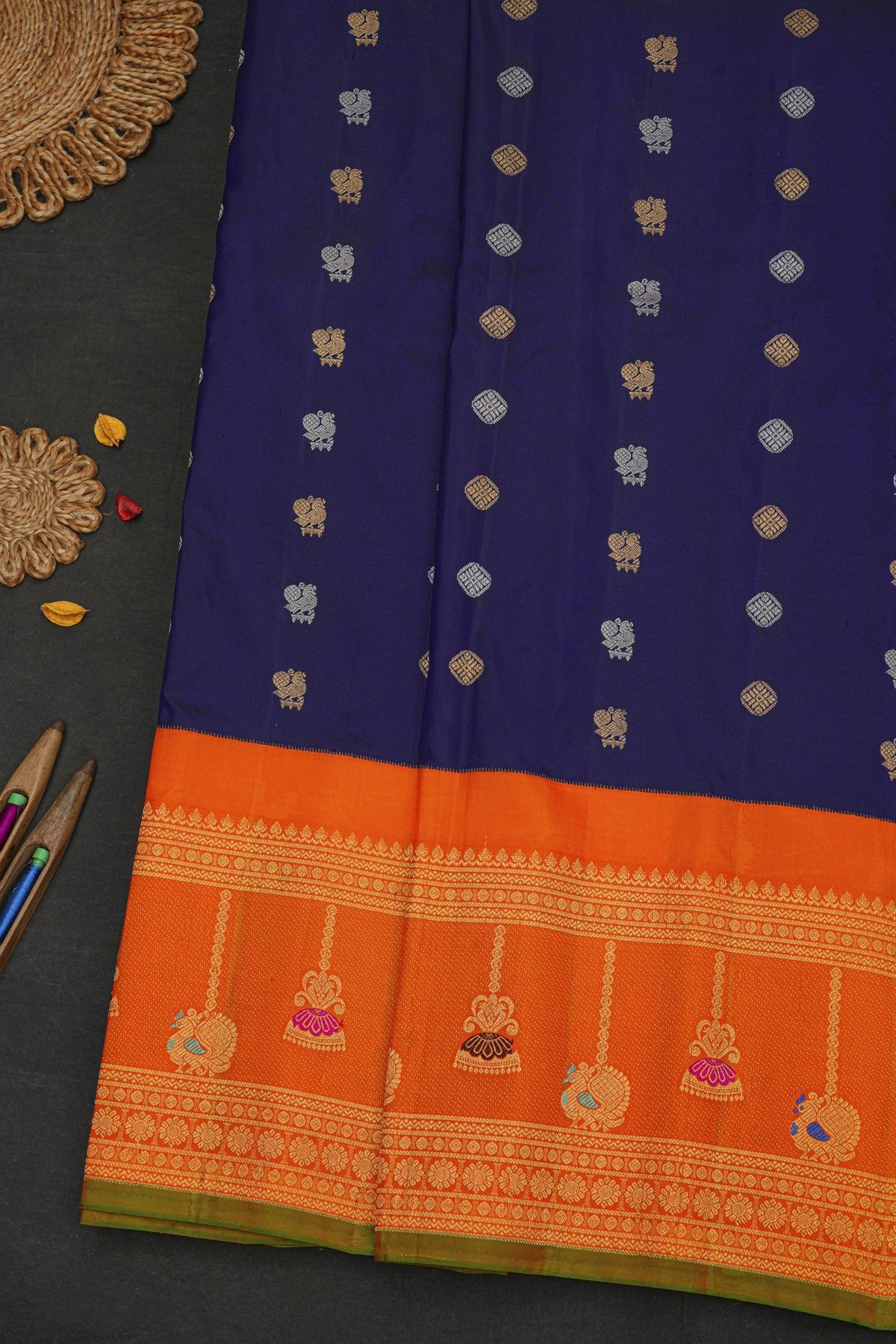 Gadwal Silk Navy Blue Saree With Contrast Kuttu Border