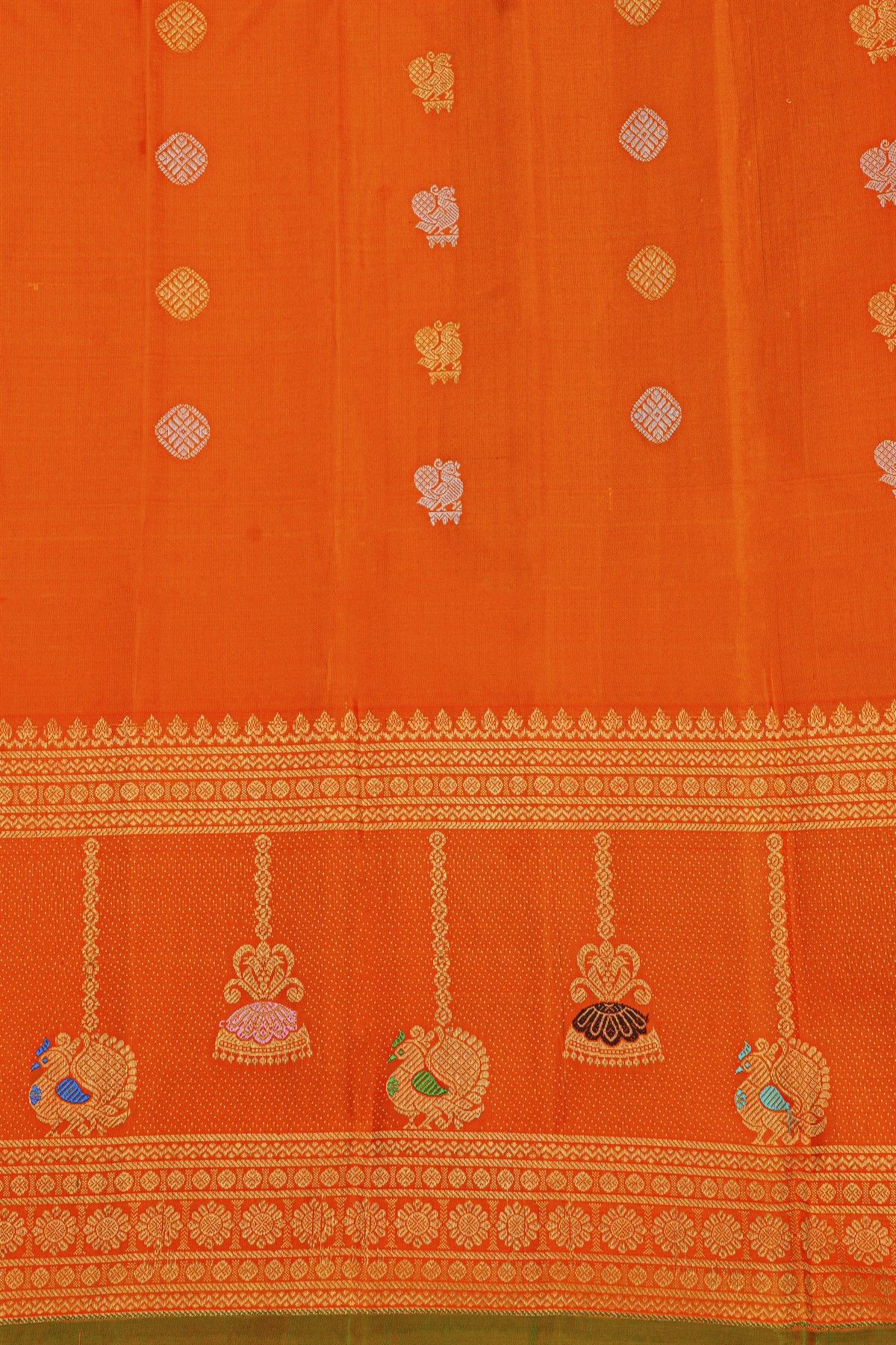 Gadwal Silk Navy Blue Saree With Contrast Kuttu Border