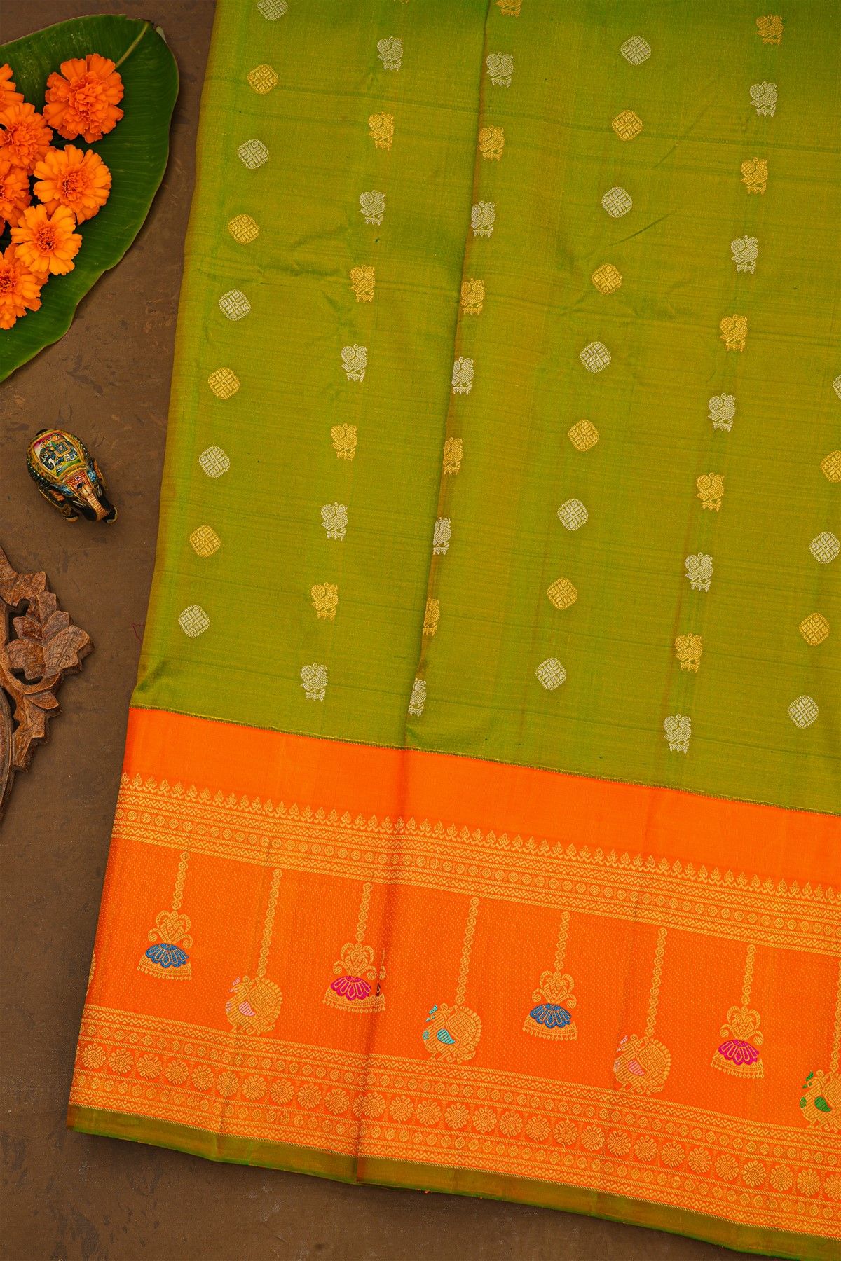 Gadwal Silk Mehendi Green Saree With Meenakari Border