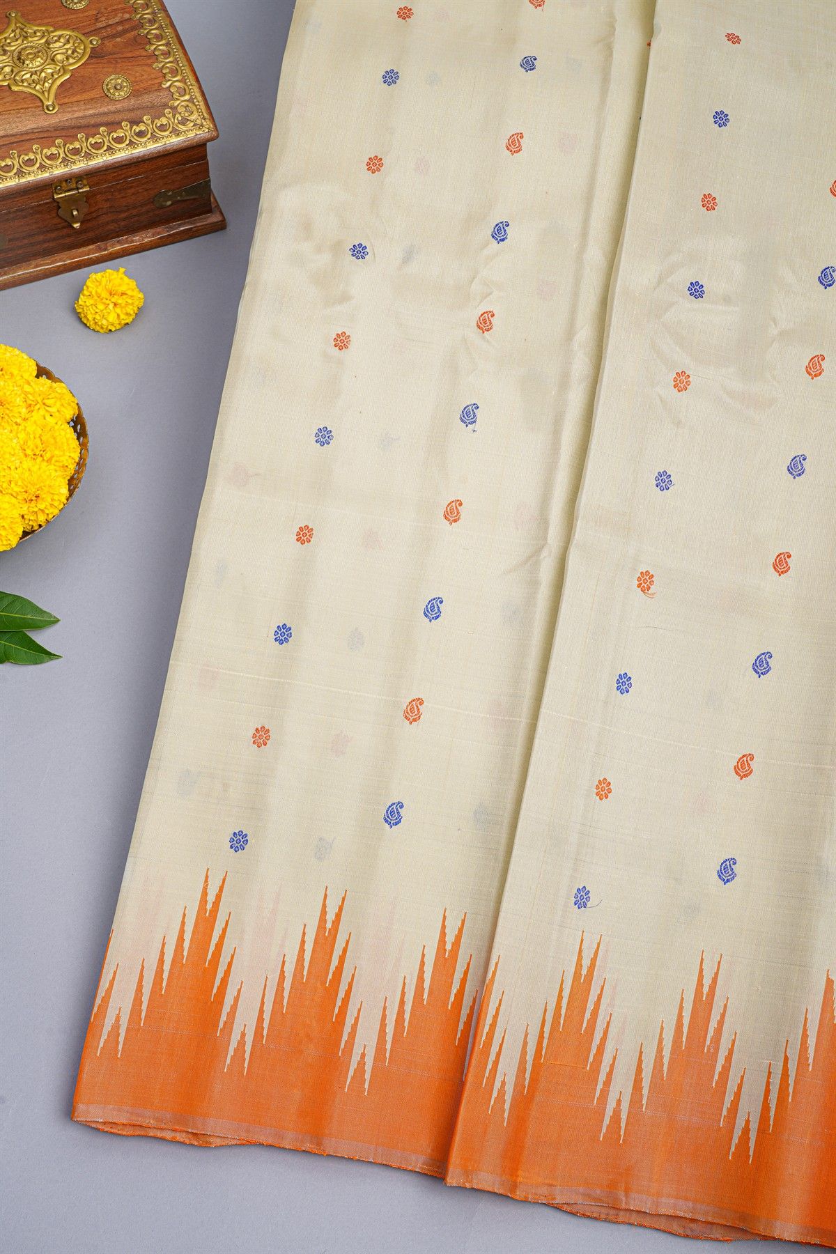 Gadwal Silk Cream Saree