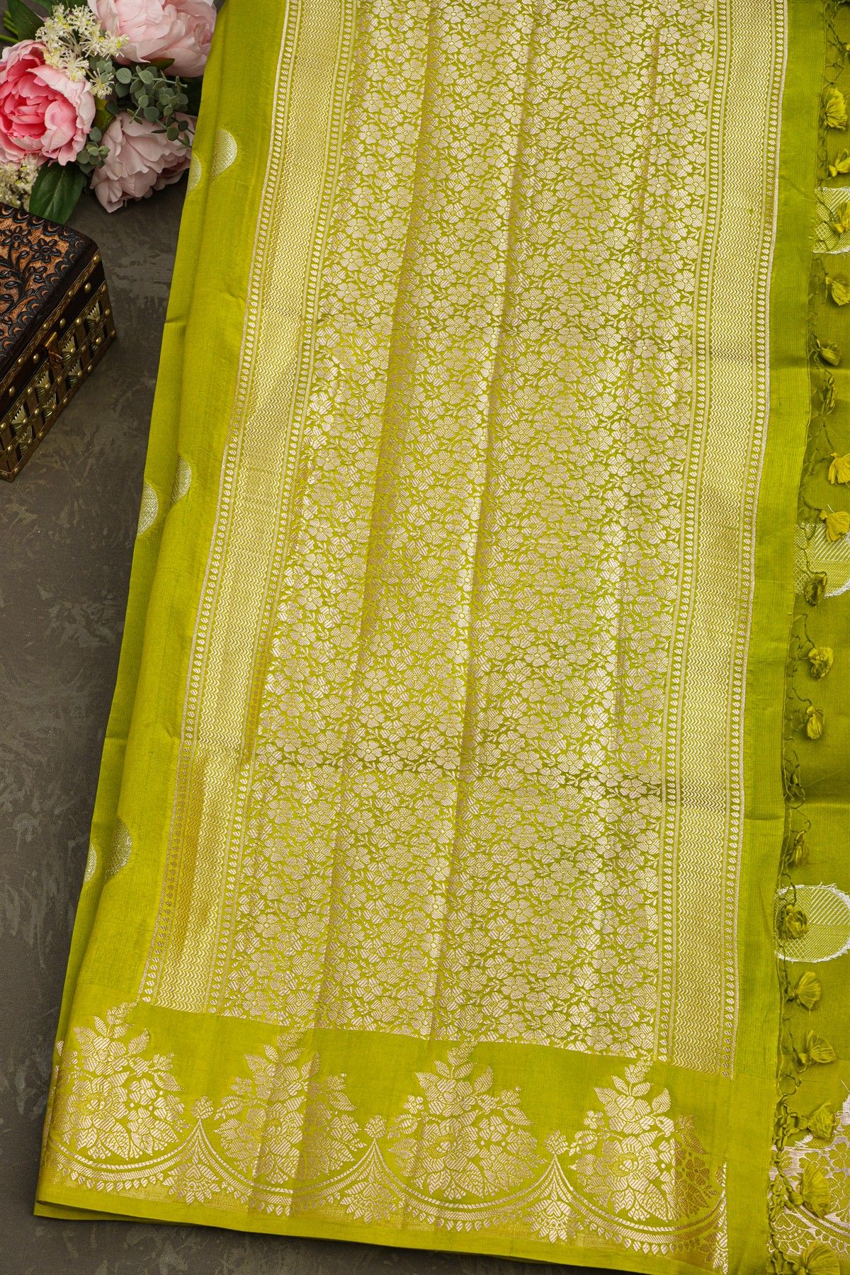 Matka Silk Mehendi Green Saree