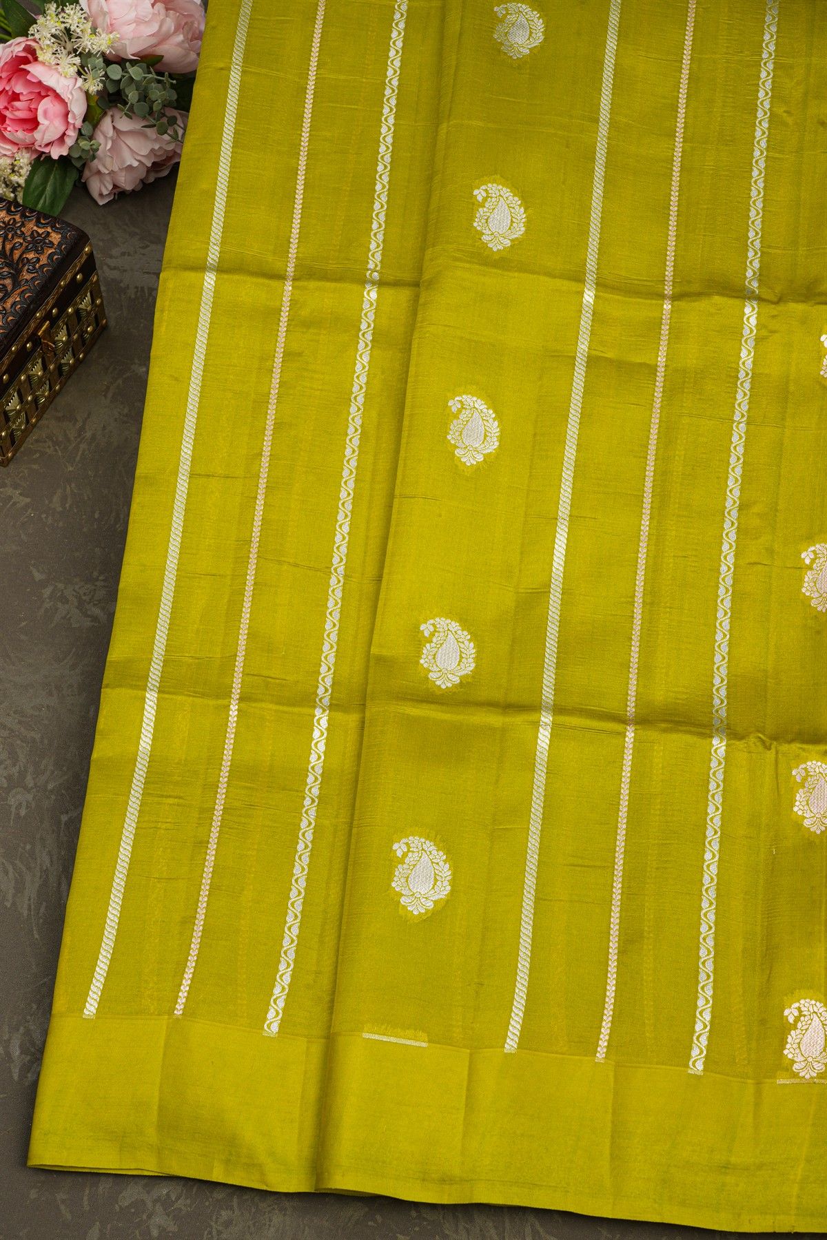 Matka Silk Mehendi Green Saree