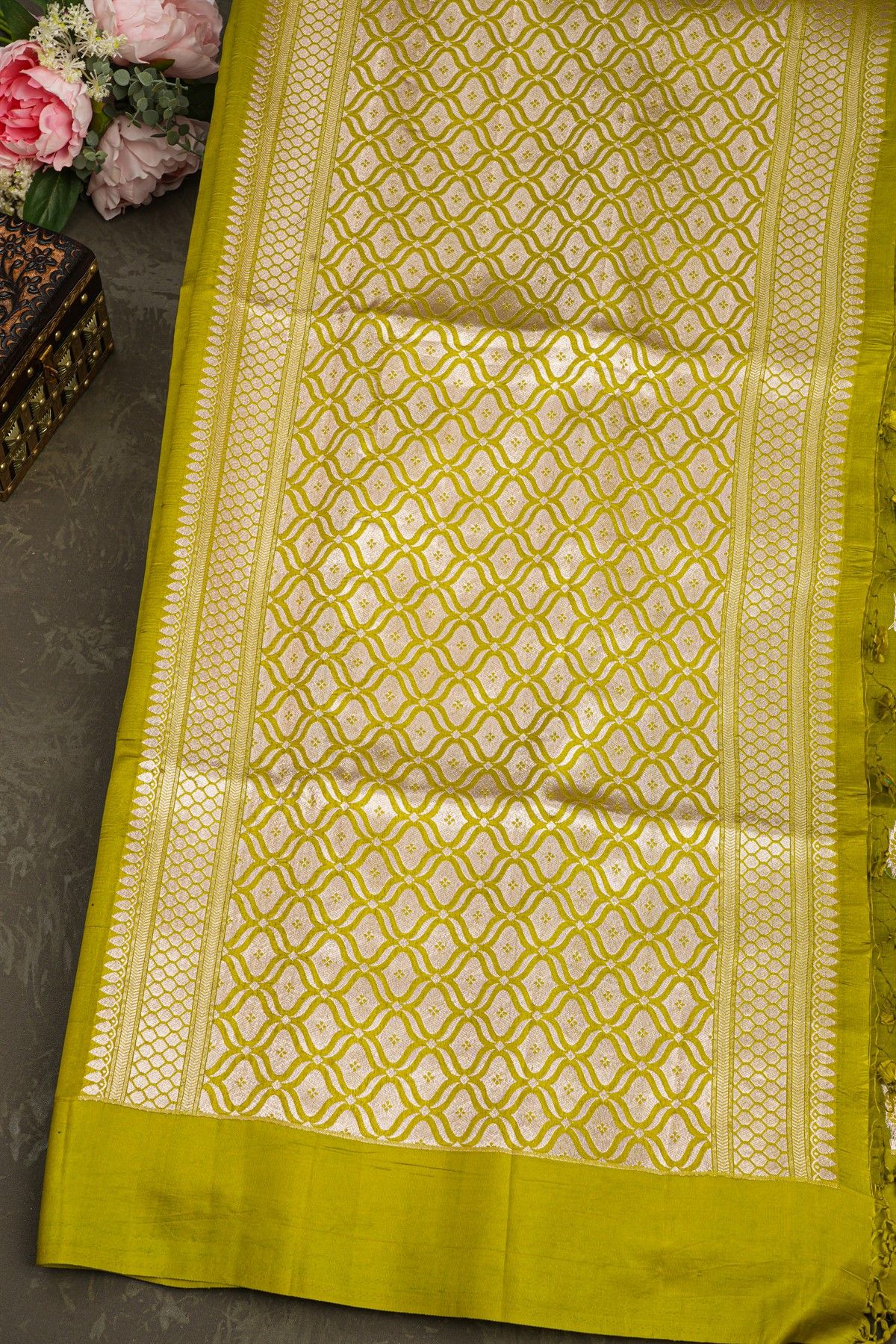 Matka Silk Mehendi Green Saree