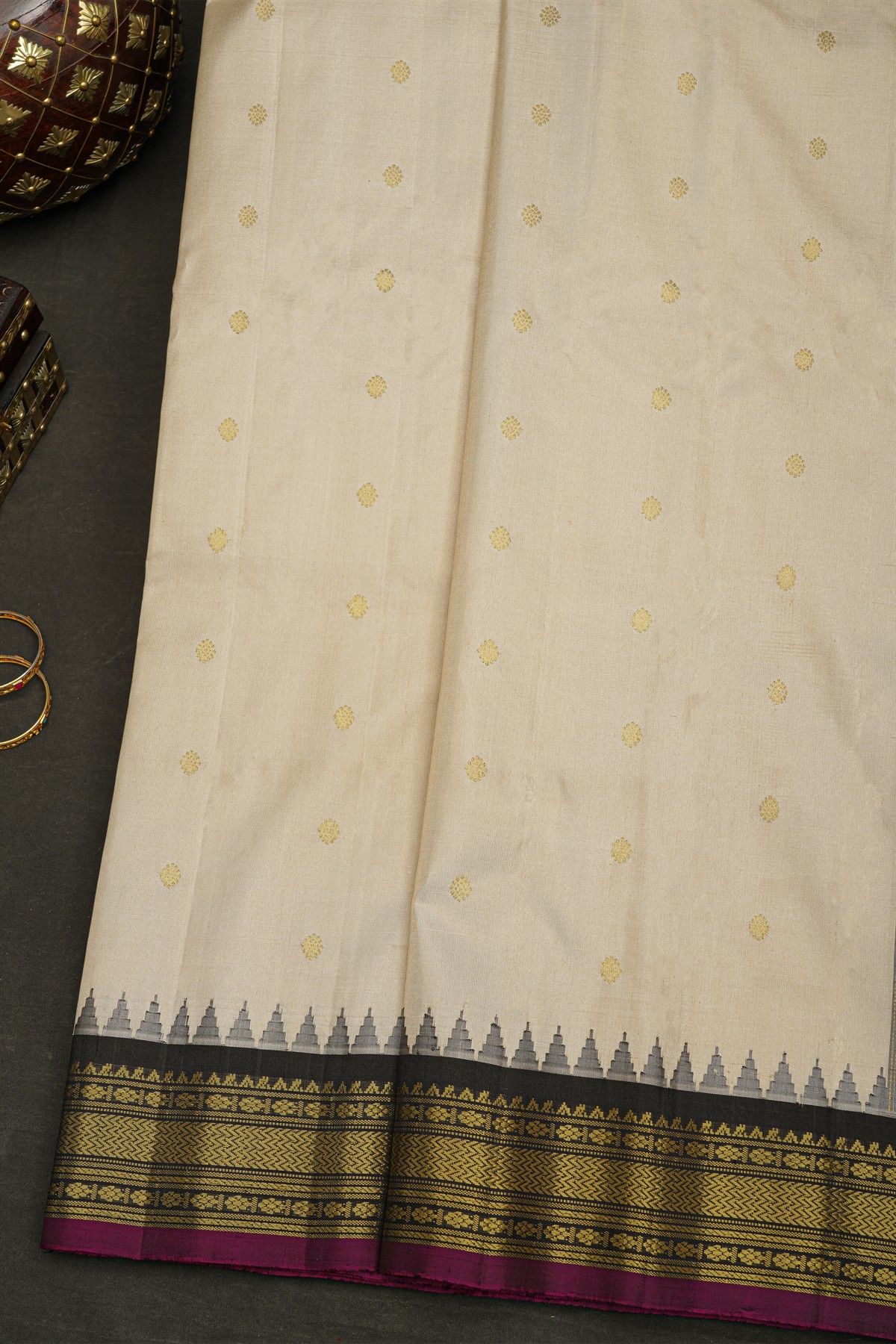 Gadwal Silk Cream Saree