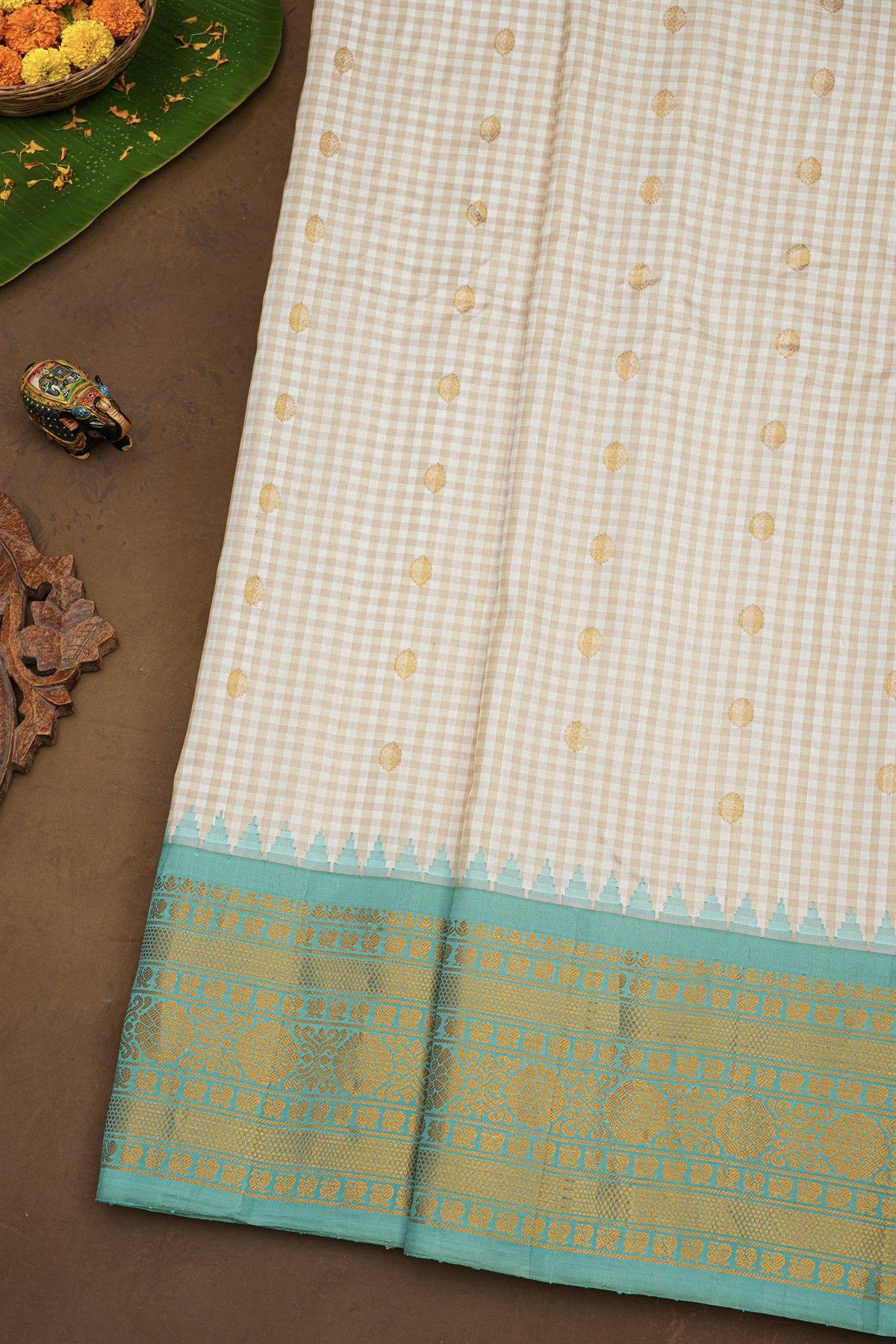 Gadwal Silk Cream Saree With Floral Brocade Pallu