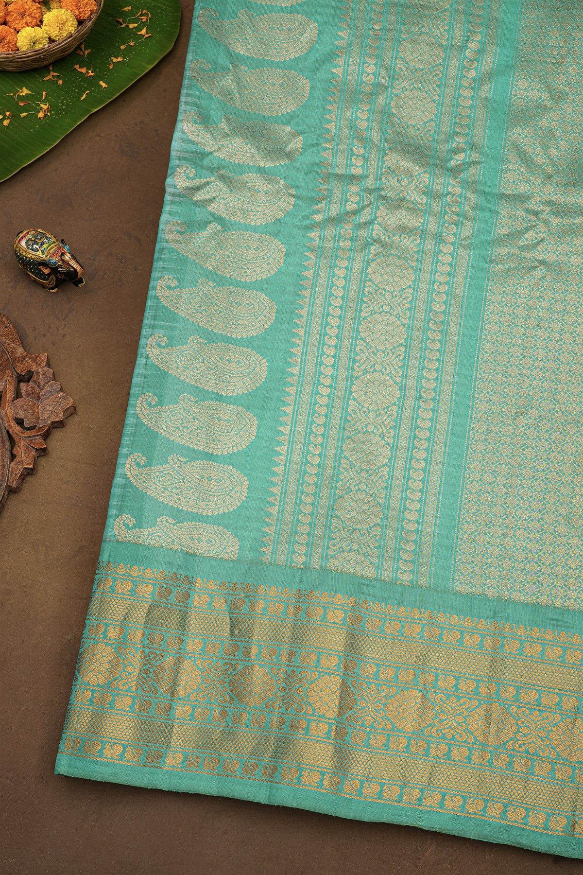 Gadwal Silk Cream Saree With Floral Brocade Pallu