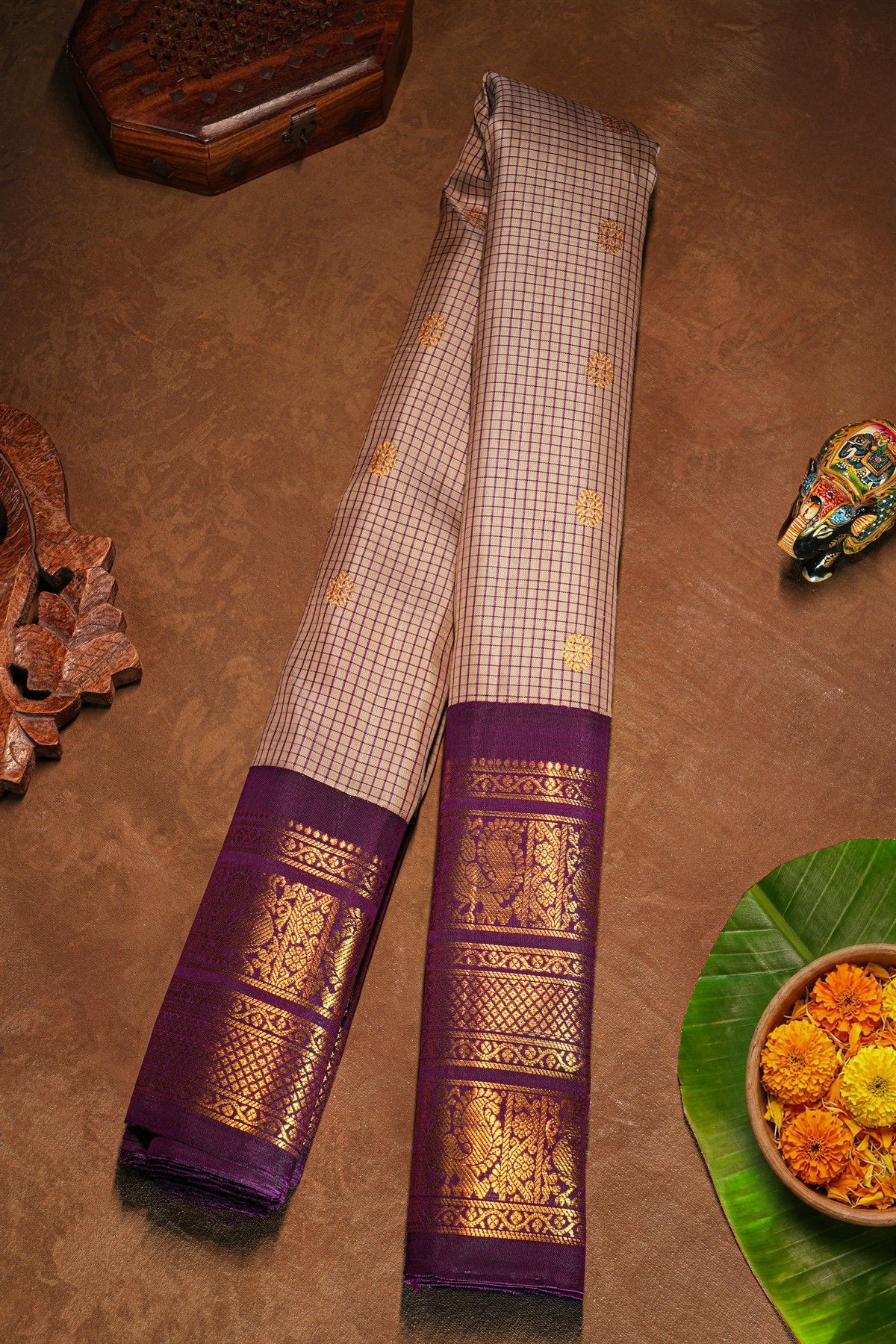 Gadwal Silk Cream Saree With Florals And Peacocks With Diamonds Border