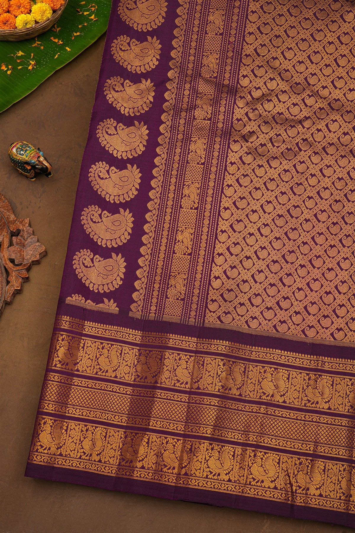 Gadwal Silk Cream Saree With Florals And Peacocks With Diamonds Border