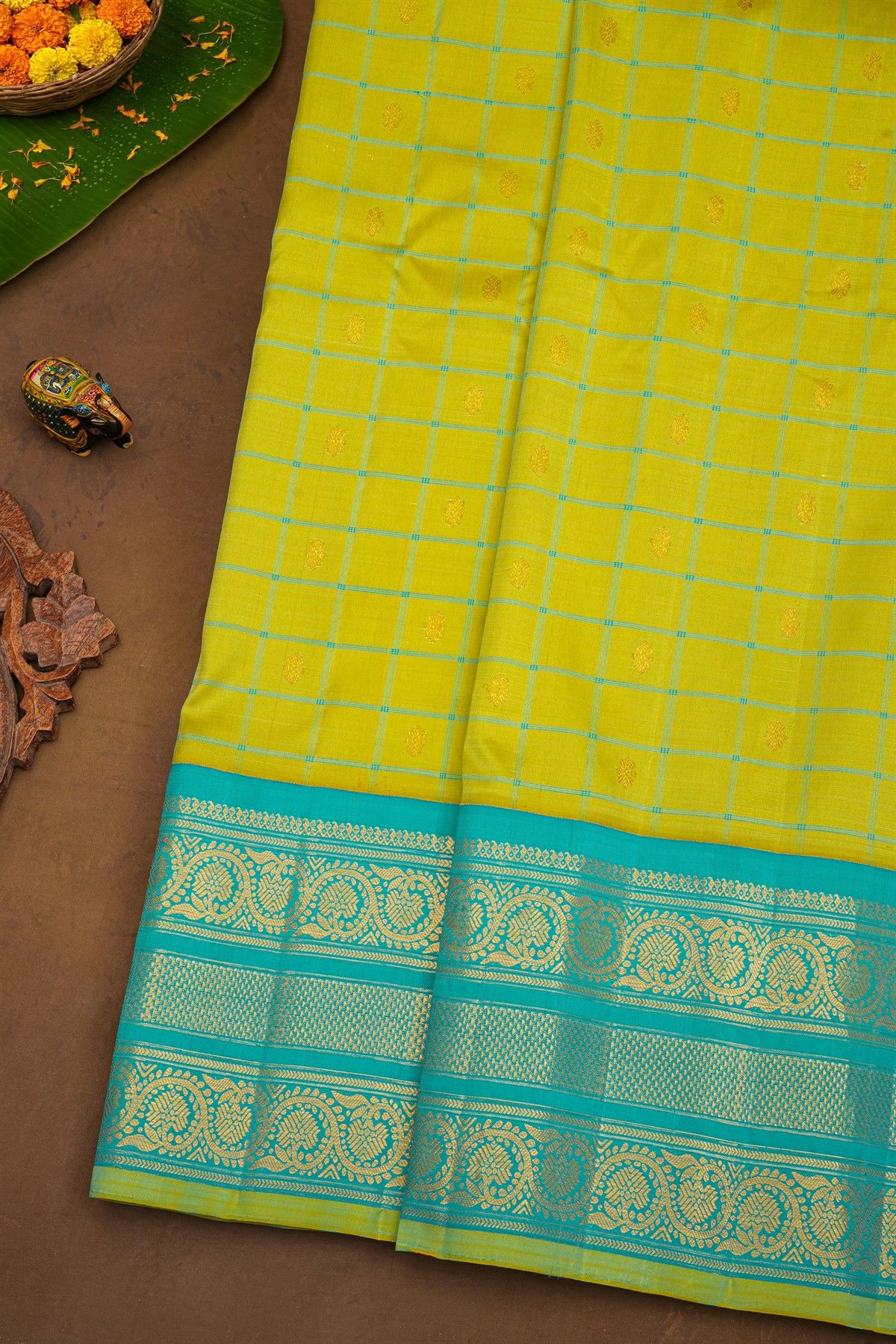 Gadwal Silk Mehendi Green Saree With Floral Brocade Pallu