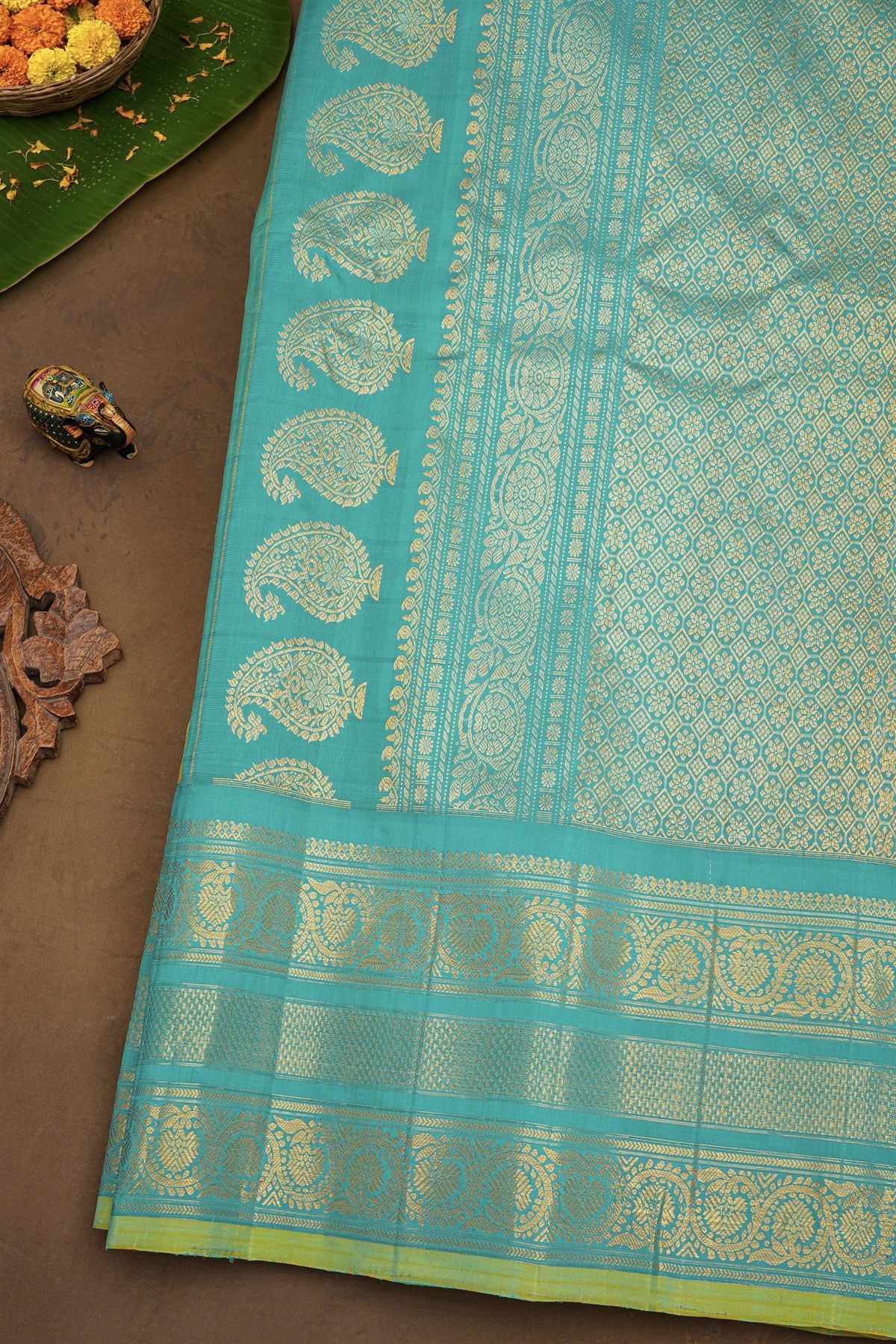 Gadwal Silk Mehendi Green Saree With Floral Brocade Pallu