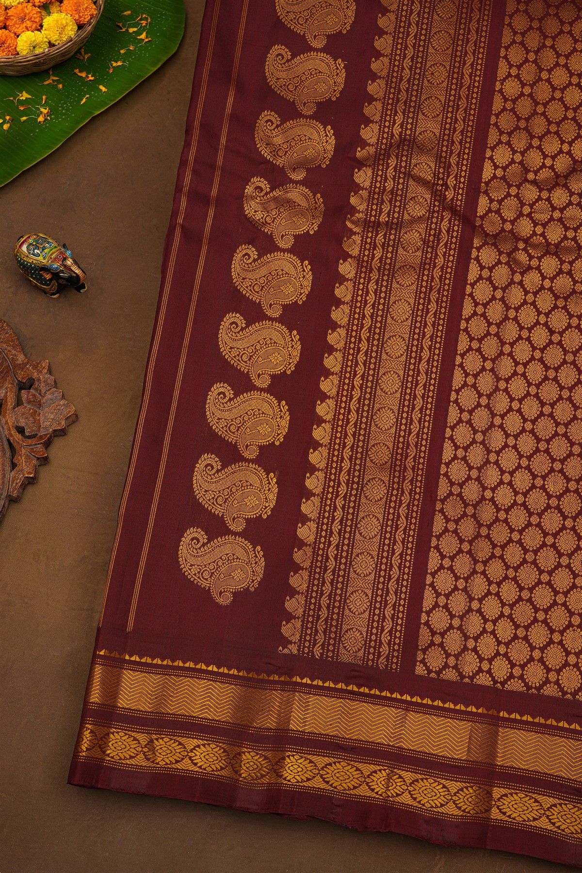 Gadwal Silk Pink Saree With Florals And Leaves In Zari