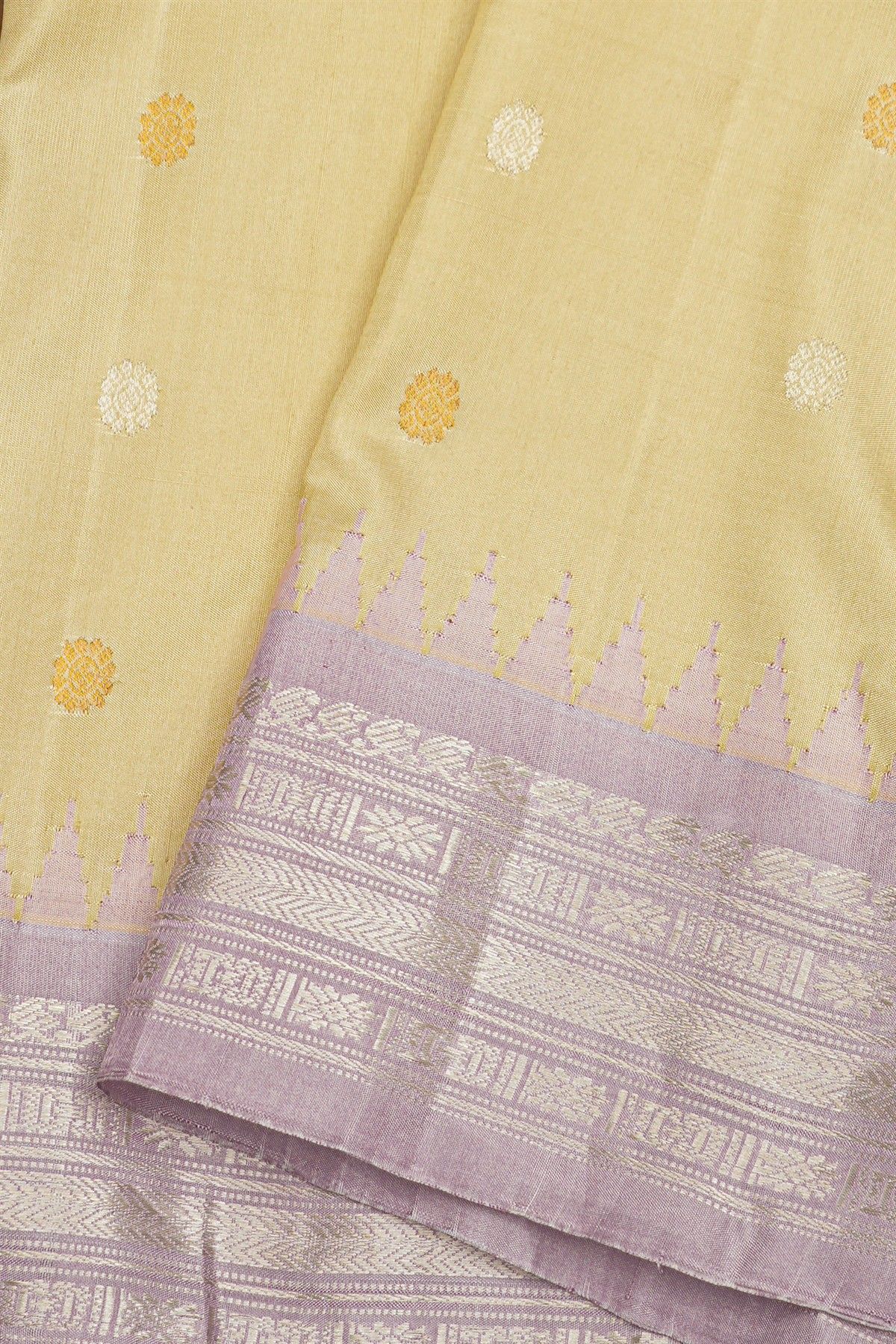 Gadwal Silk Cream Saree With Floral Brocade Pallu