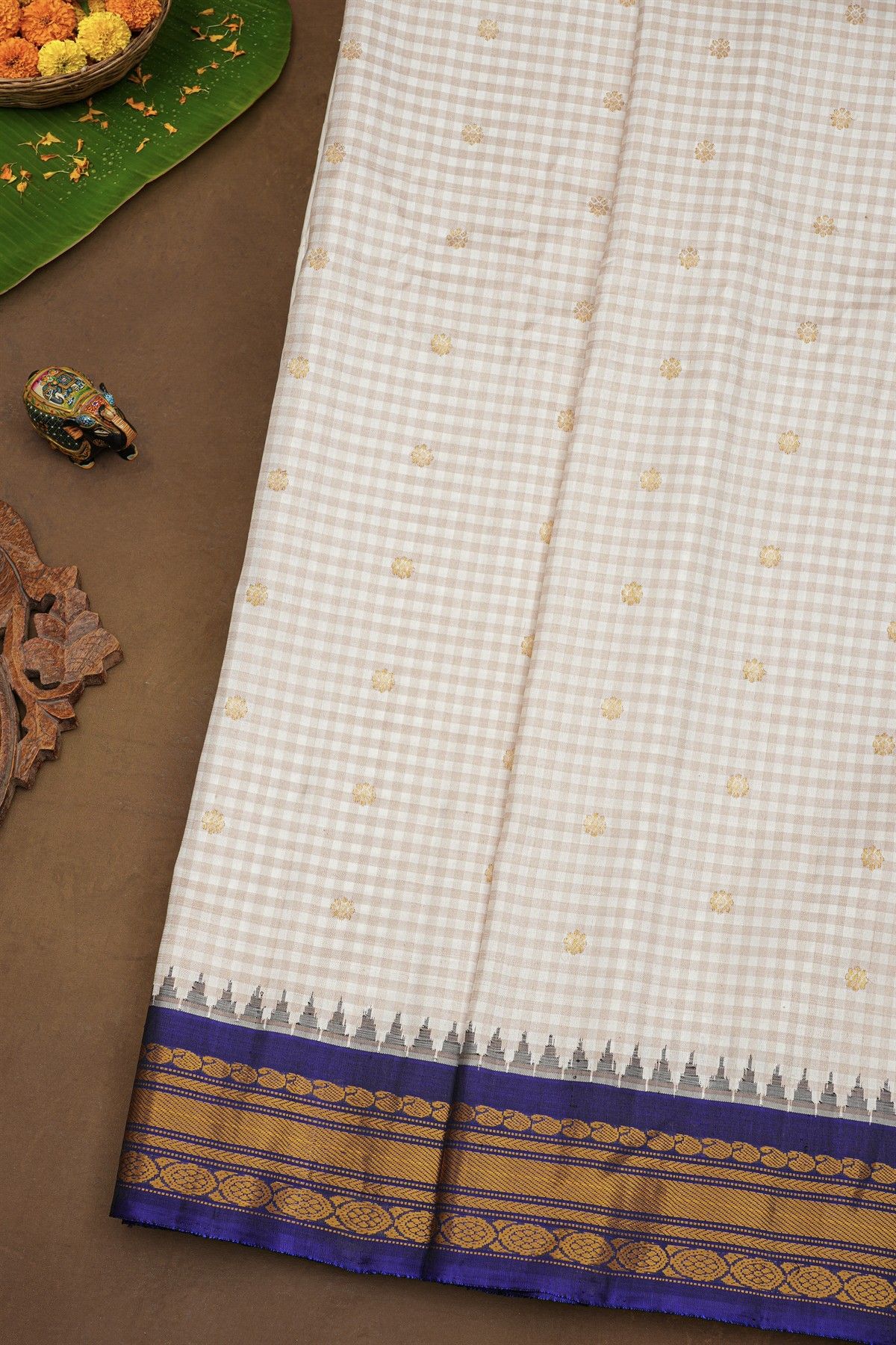 Gadwal Silk Cream Saree With Floral Brocade Pallu