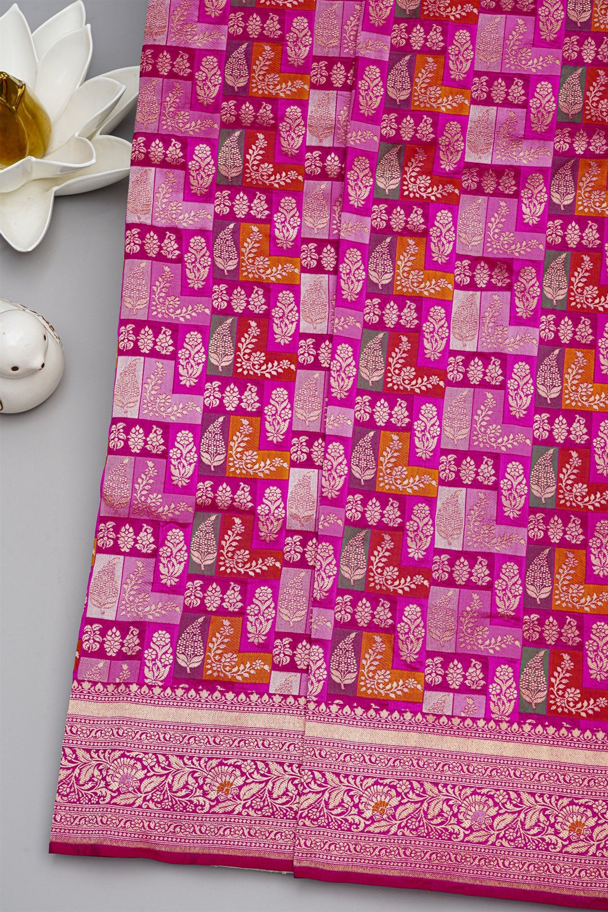 Banarasi Silk Rose Pink Saree With Florals And Leaves Jaal Border