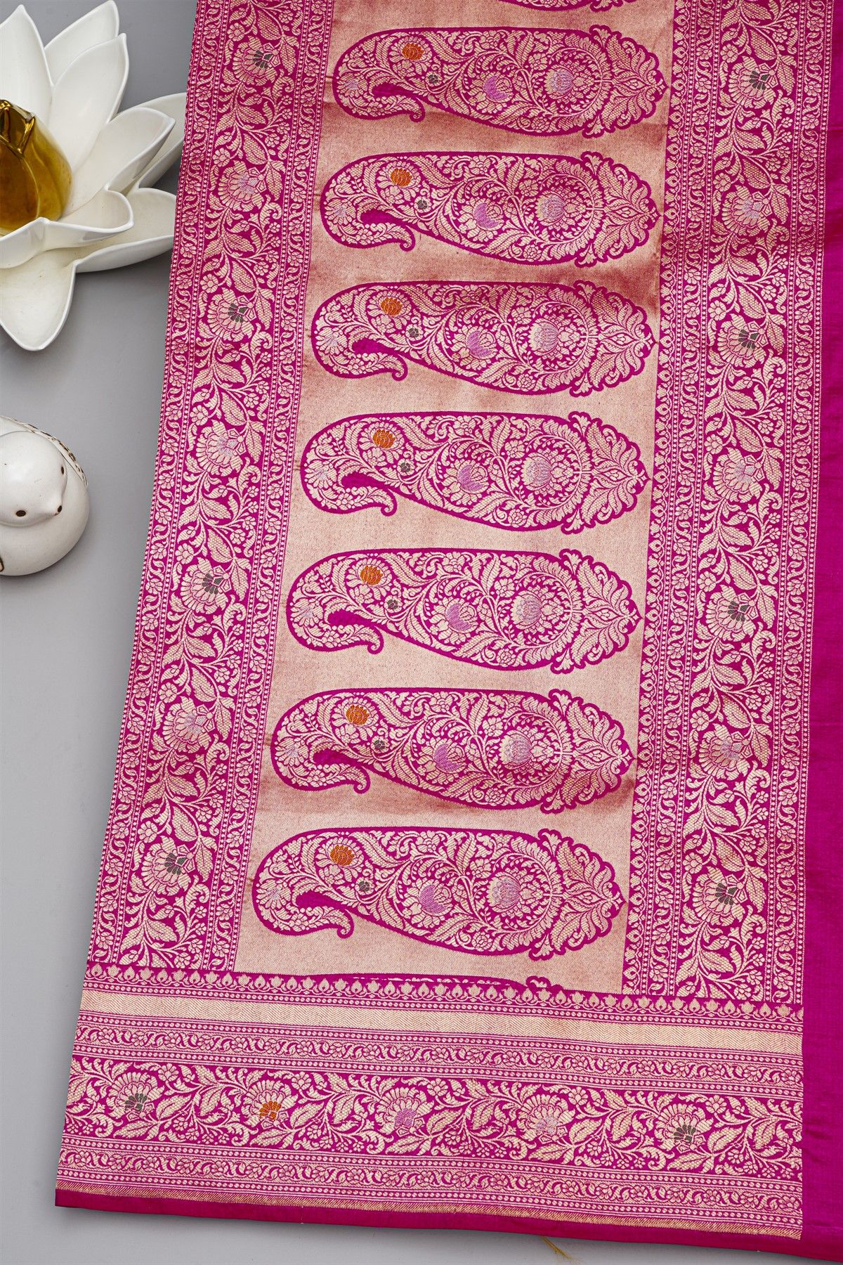 Banarasi Silk Rose Pink Saree With Florals And Leaves Jaal Border