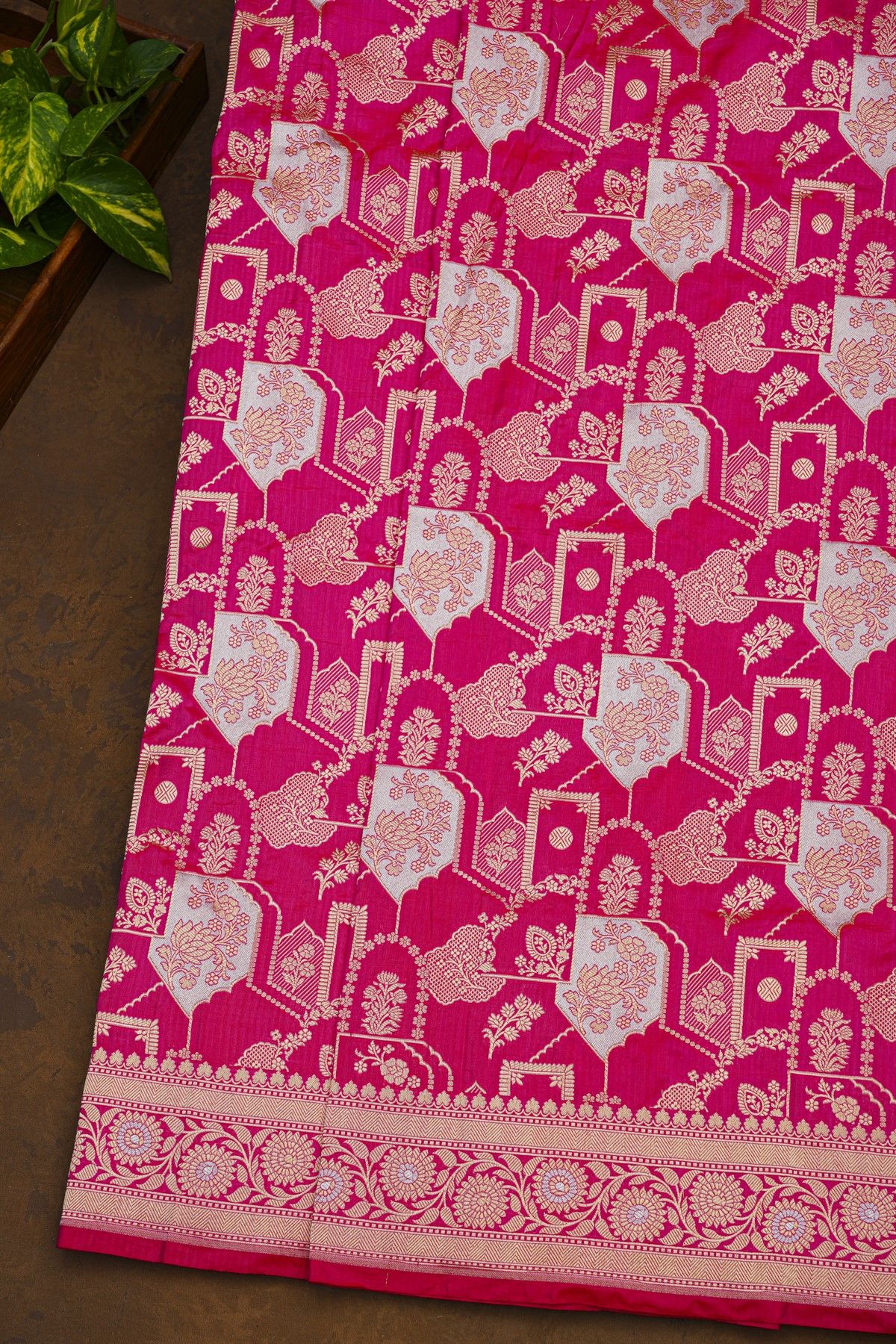 Banarasi Silk Rani Pink Saree With All Over Floral Jaal Body