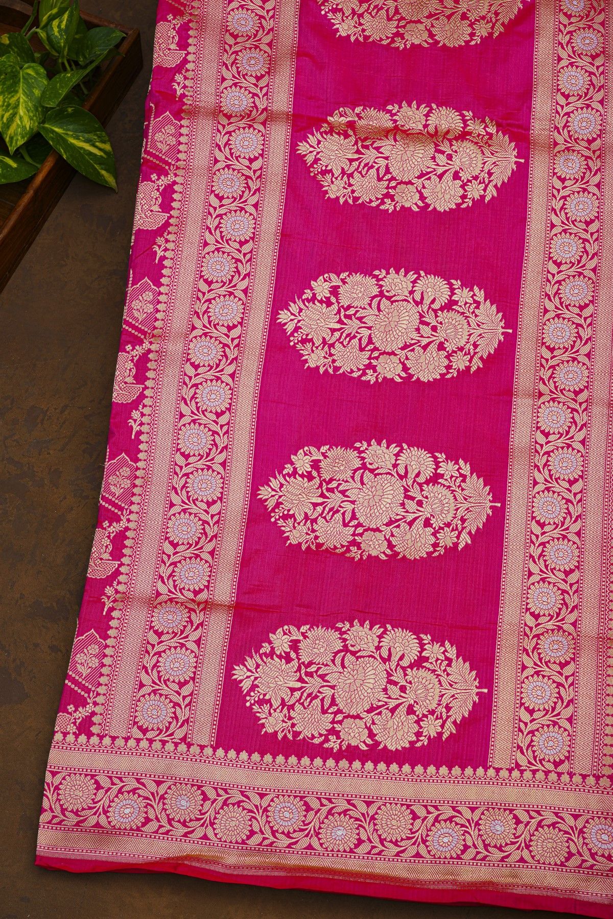 Banarasi Silk Rani Pink Saree With All Over Floral Jaal Body