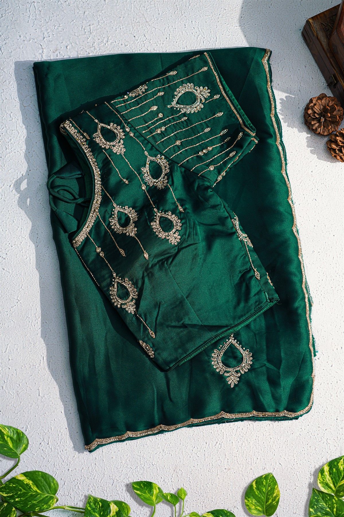 Designer Crepe Emerald Green Saree With Weaves Design In Kardhana Work Border