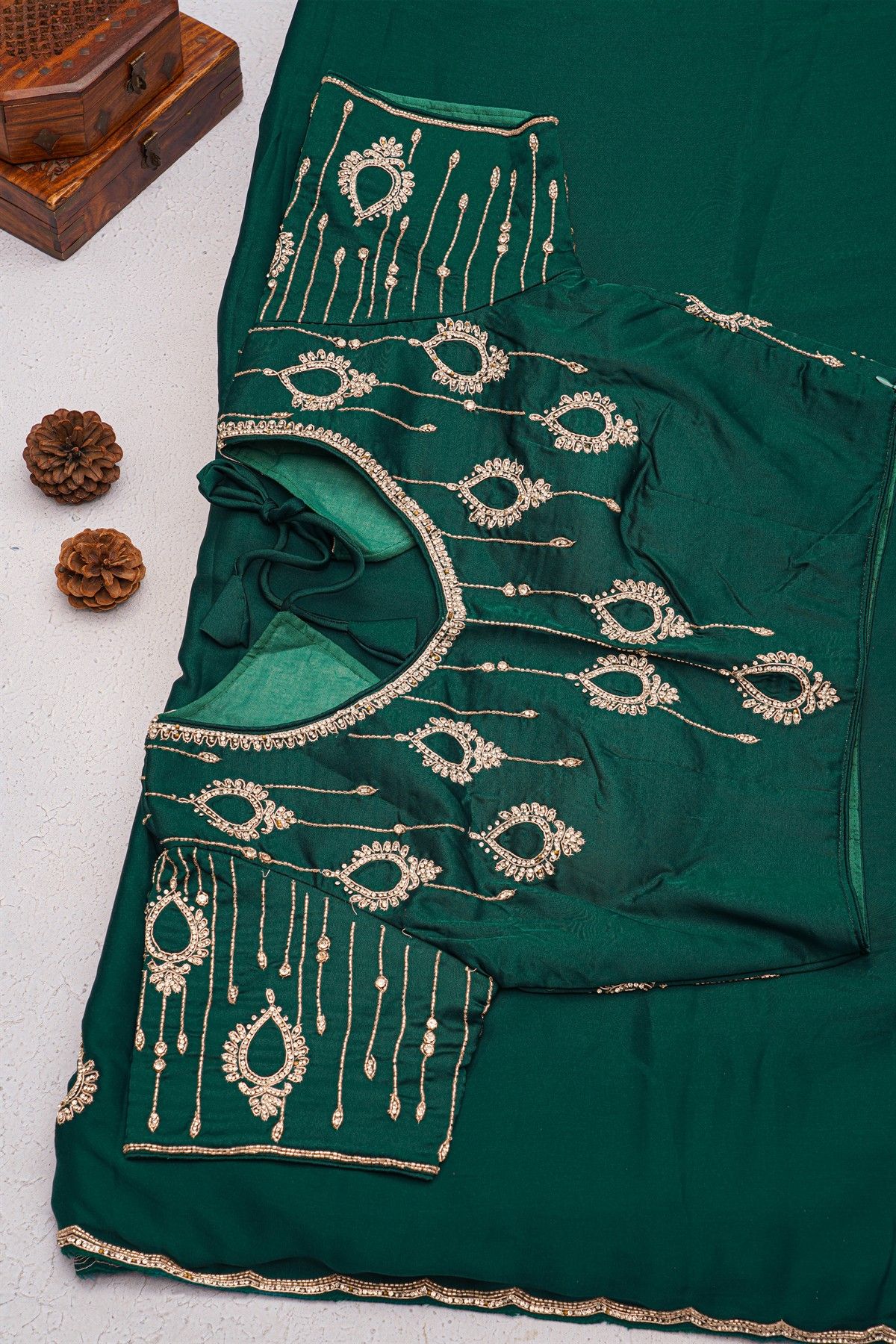 Designer Crepe Emerald Green Saree With Weaves Design In Kardhana Work Border