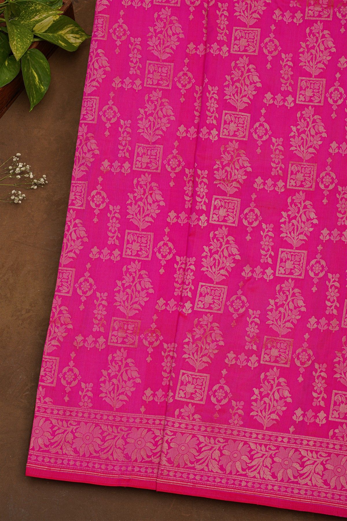Banarasi Silk Magenta Saree With Floral Jaal In Kaddi Pallu