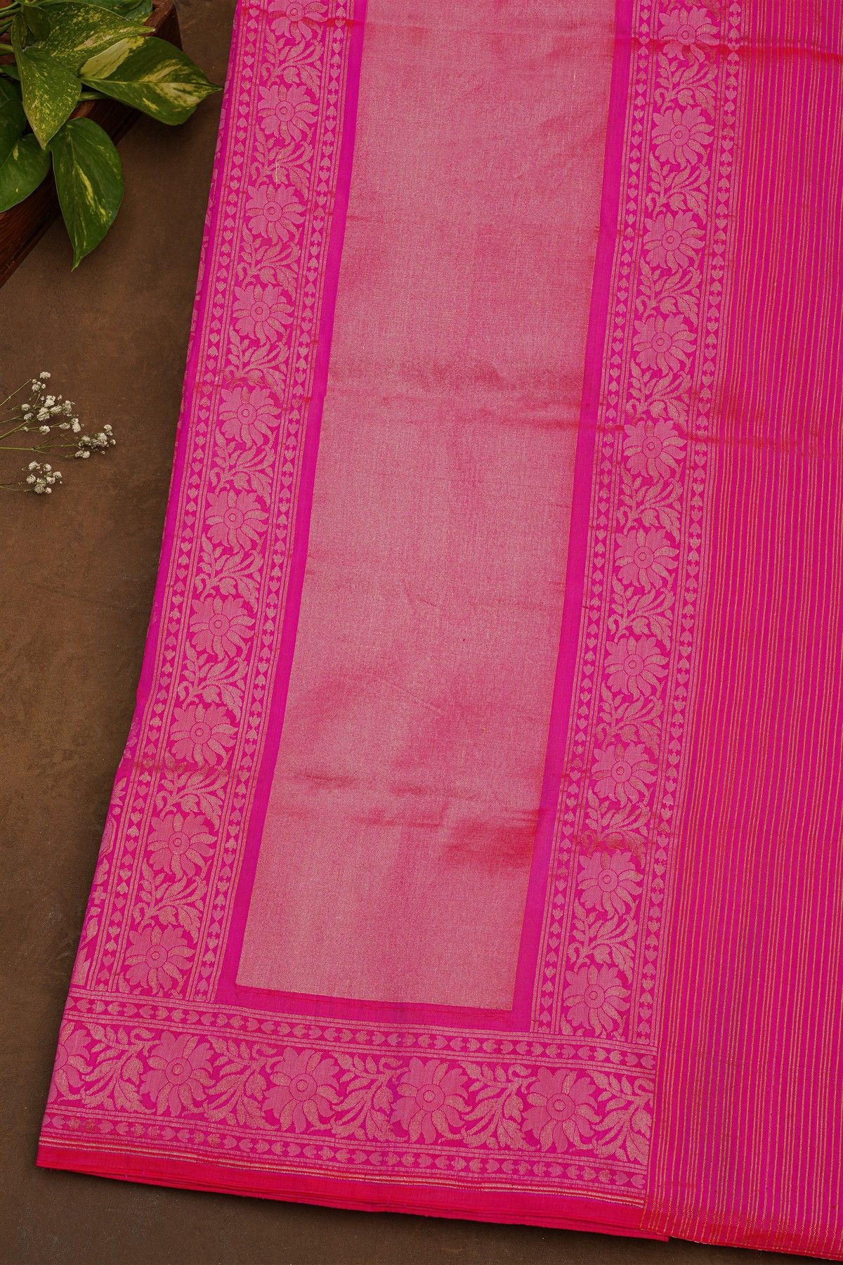Banarasi Silk Magenta Saree With Floral Jaal In Kaddi Pallu
