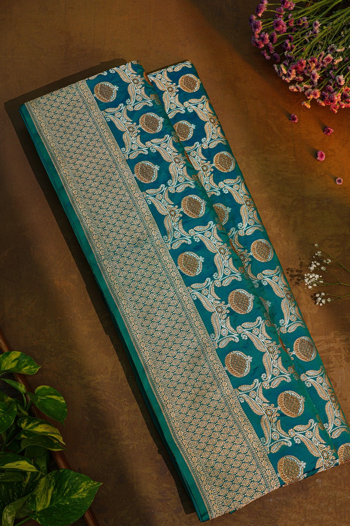 Banarasi Silk Peacock Green Saree With Florals With Leaves Border
