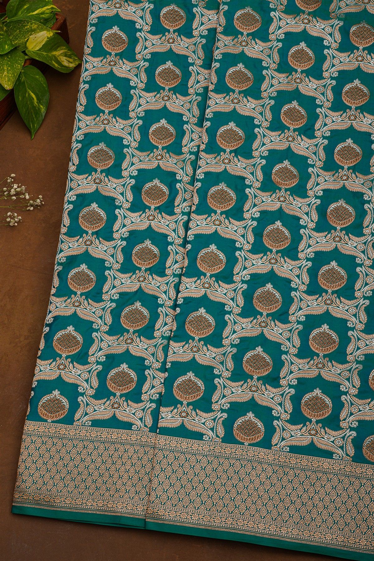 Banarasi Silk Peacock Green Saree With Florals With Leaves Border