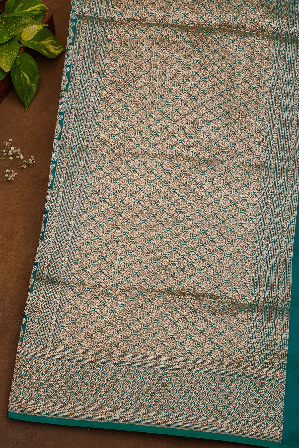 Banarasi Silk Peacock Green Saree With Florals With Leaves Border