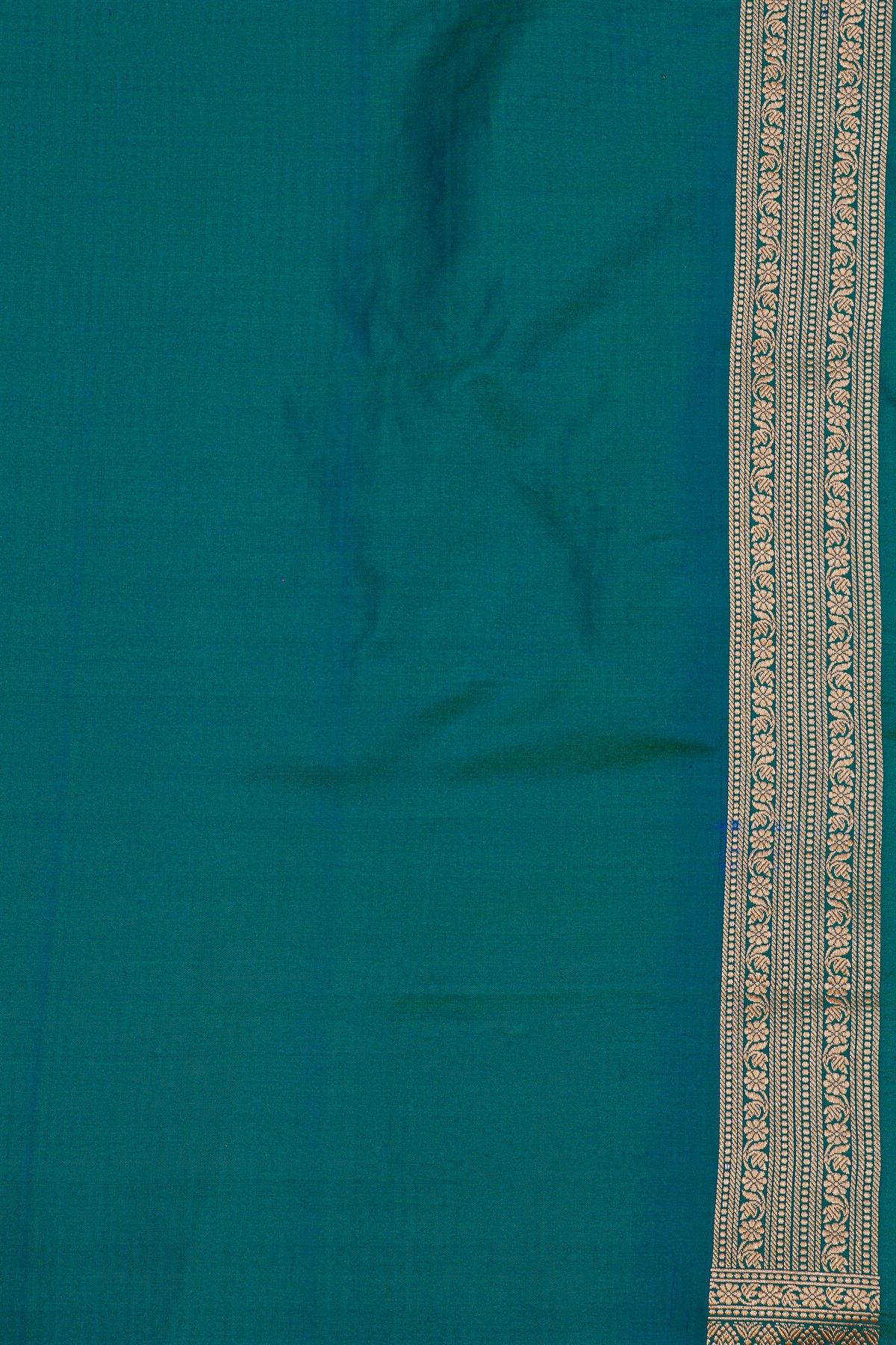 Banarasi Silk Peacock Green Saree With Florals With Leaves Border