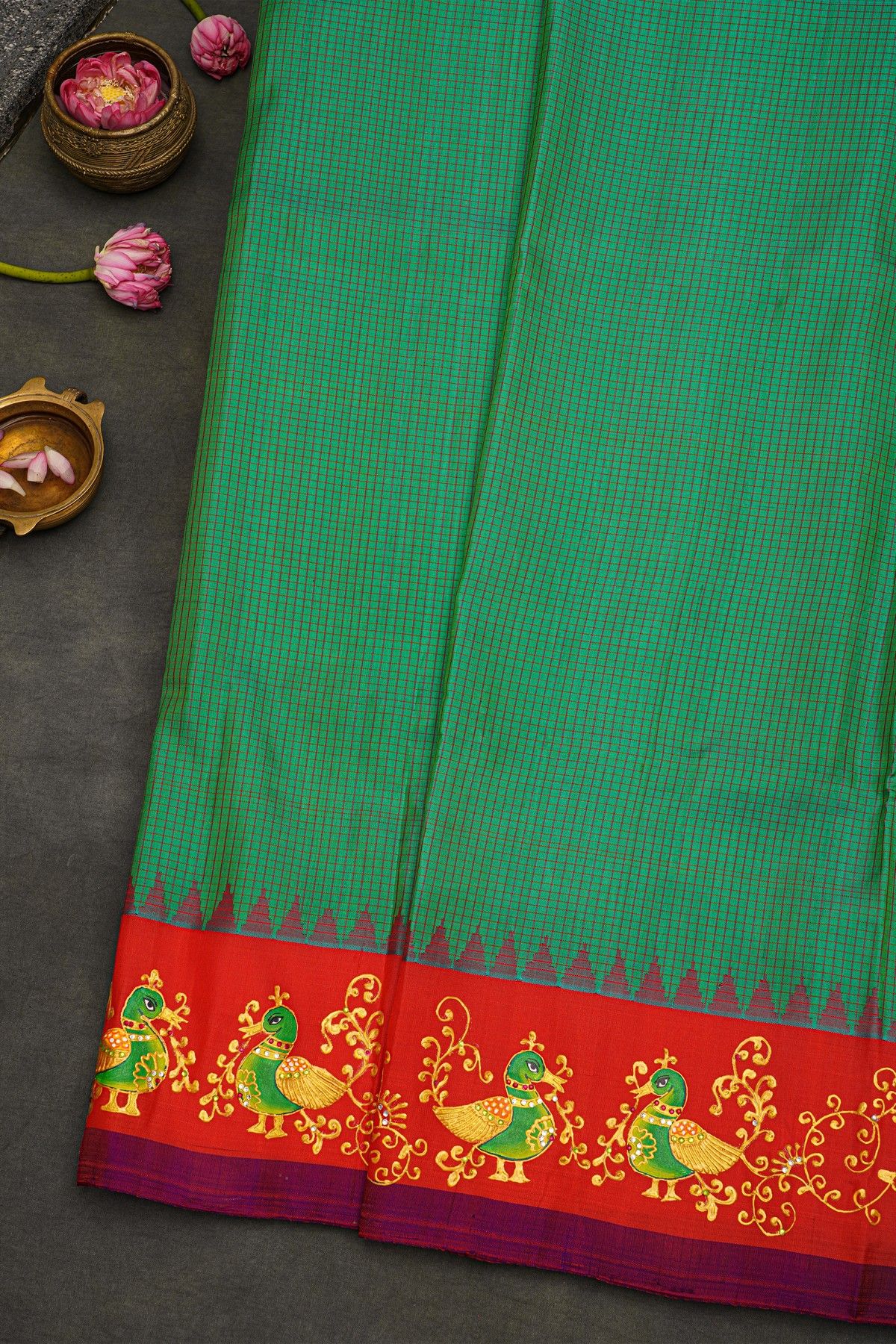 Gadwal Silk Bottle Green Saree With Floral Jaal With Peacocks In Hand Printed Border