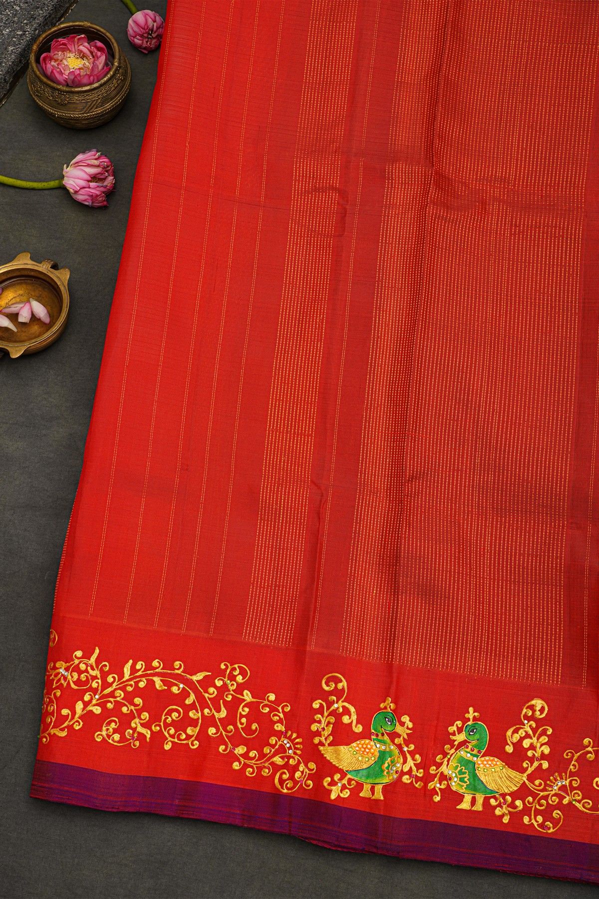 Gadwal Silk Bottle Green Saree With Floral Jaal With Peacocks In Hand Printed Border