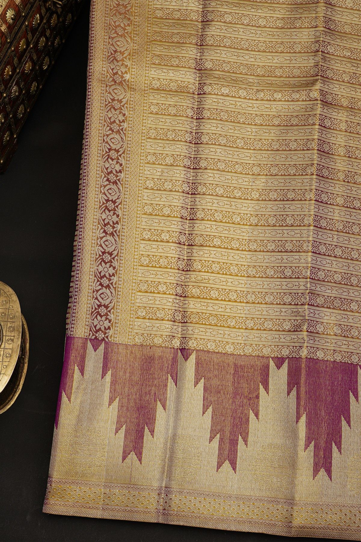 Kancheepuram Silk Dual Colour Saree With Florals And Leaves Border
