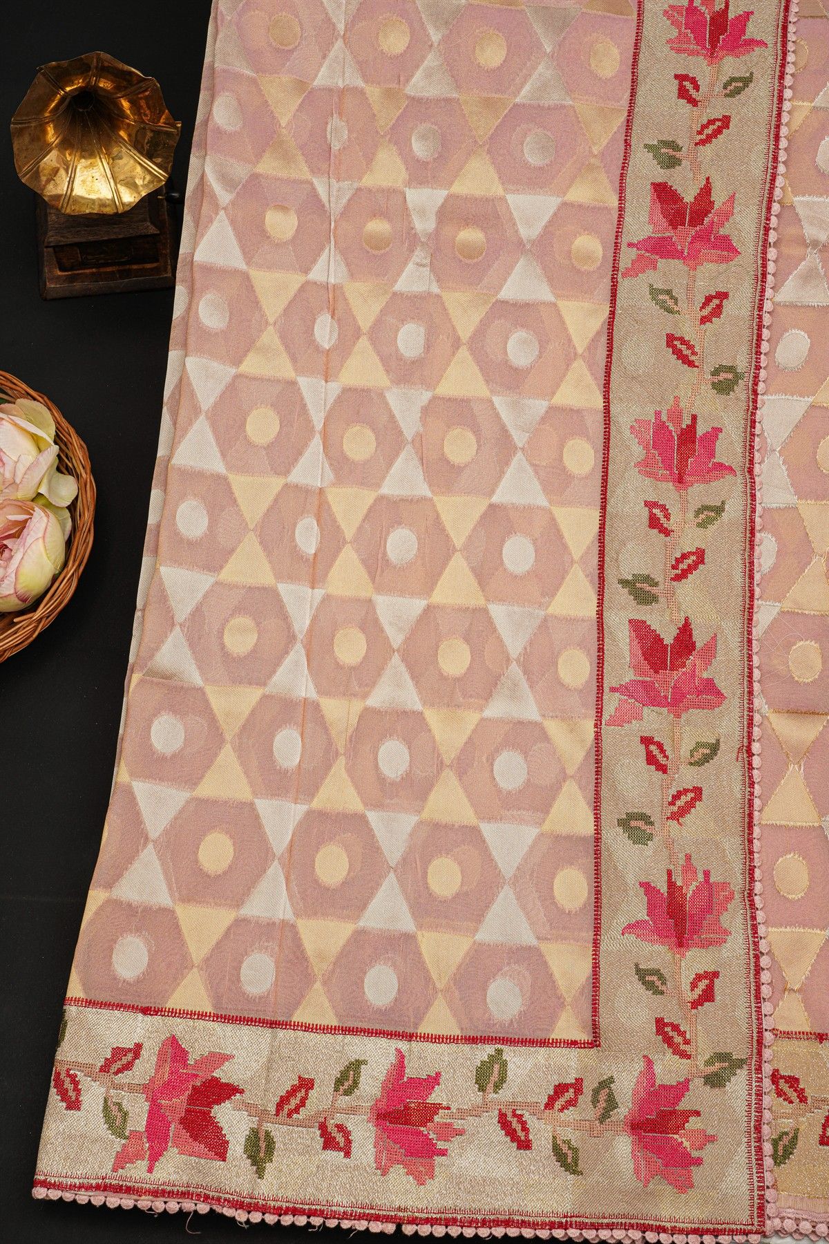 Fancy Tissue Onion Pink Saree With Geometrical Buttis Body