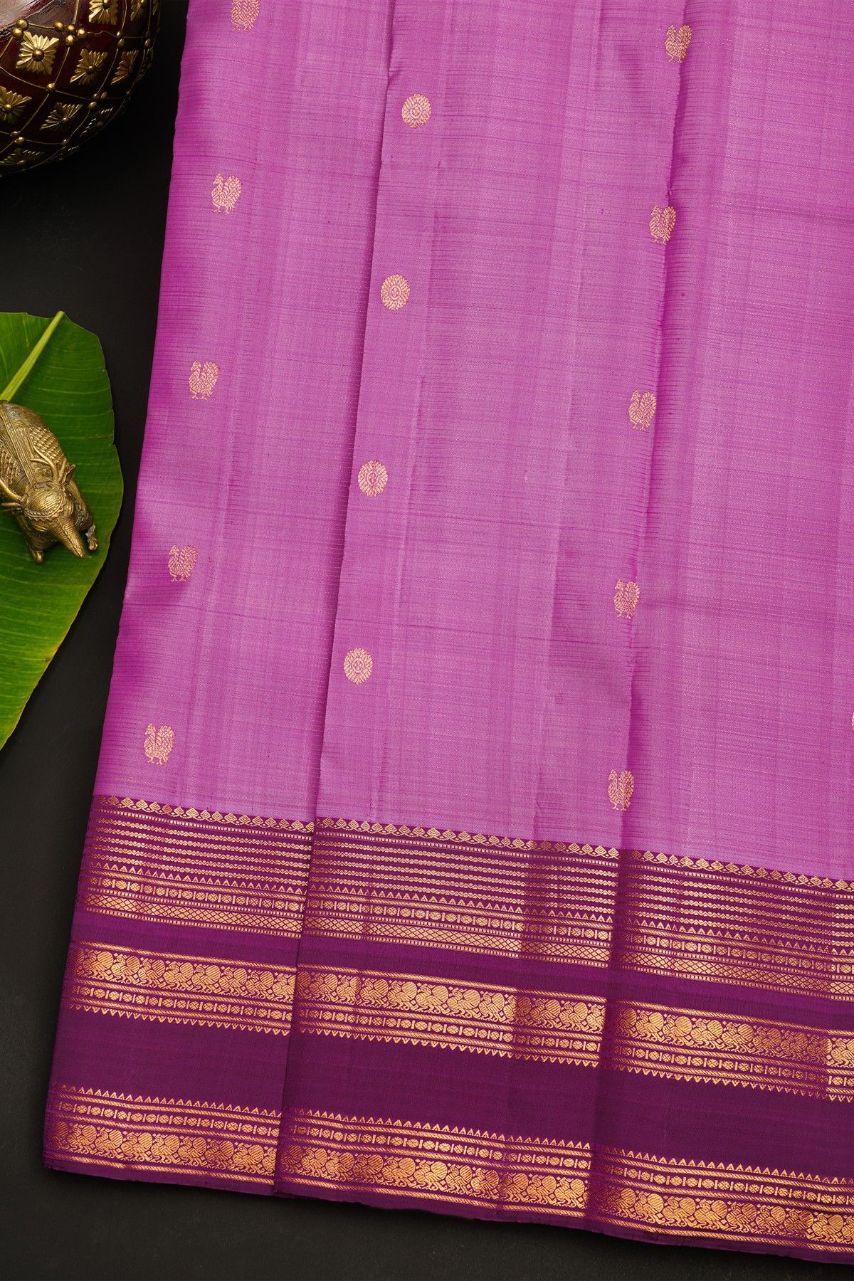 Kancheepuram Vintage Silk Lavender Saree With Diamonds In Lines Border