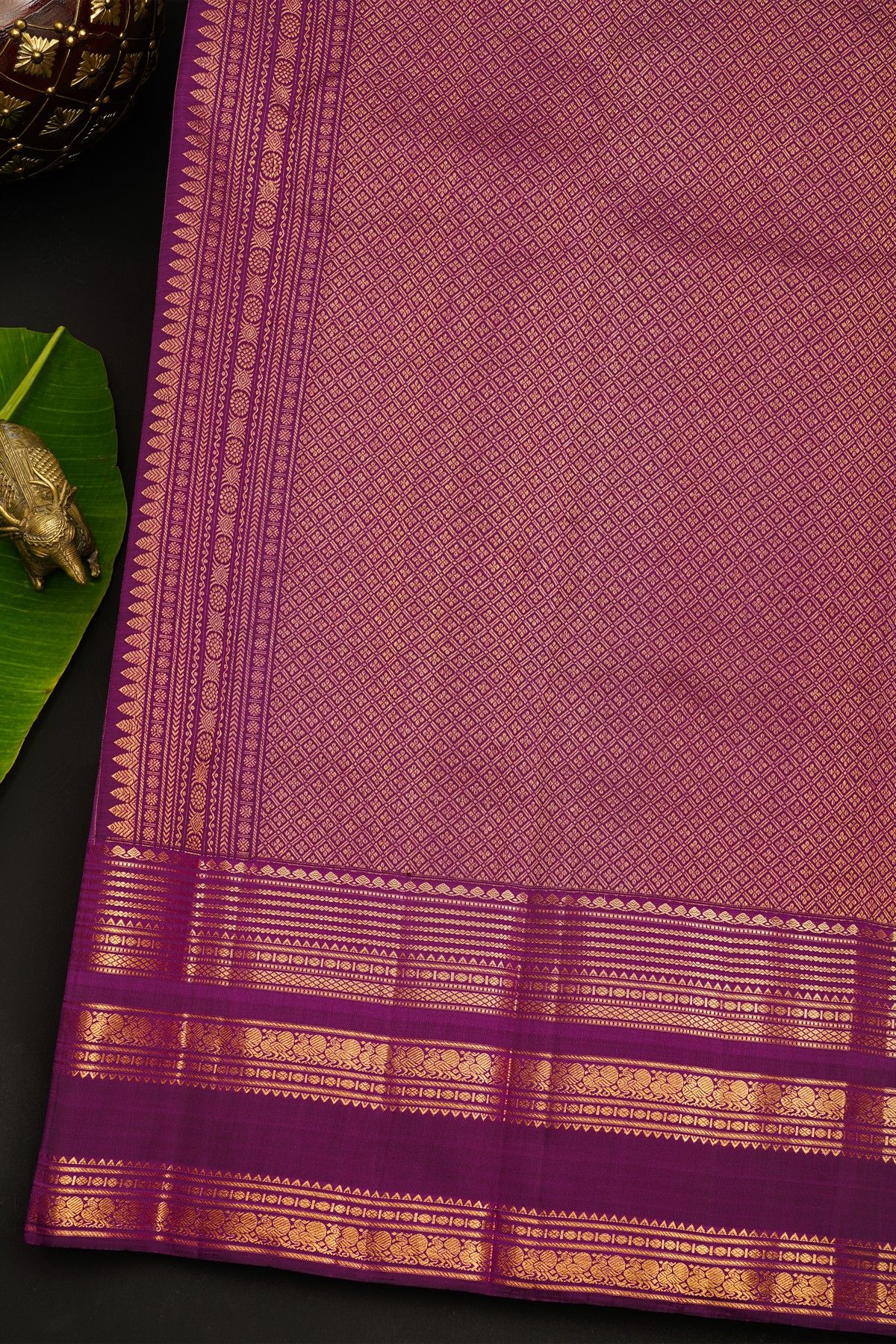 Kancheepuram Vintage Silk Lavender Saree With Diamonds In Lines Border