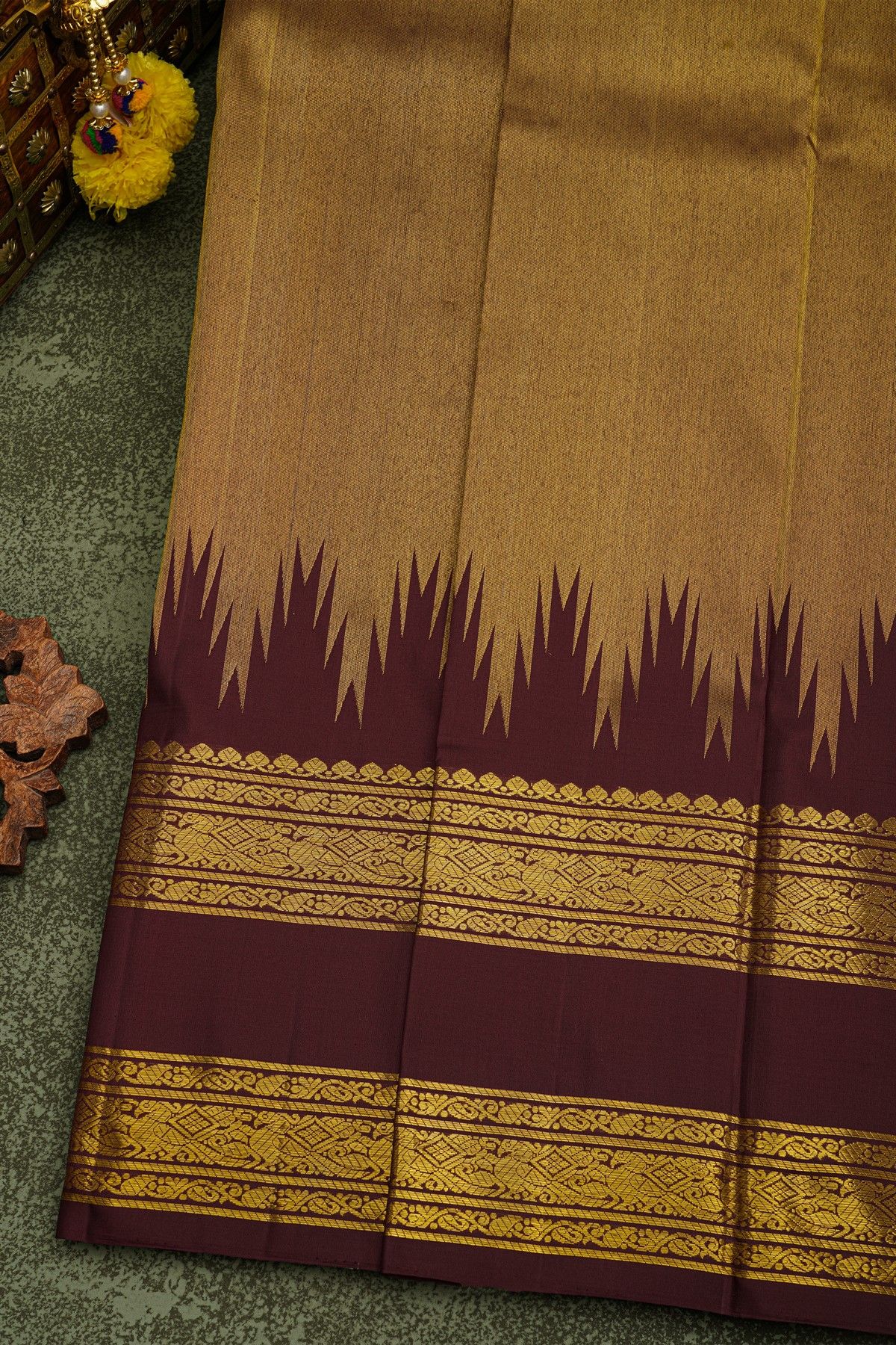 Kancheepuram Silk Dual Colour Saree With Traditional Temple Border