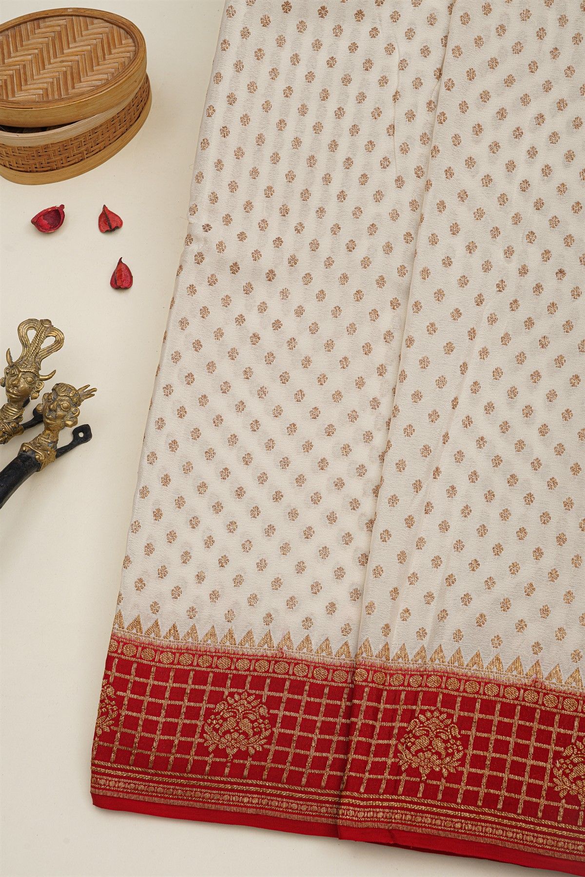 Banarasi Kaddi Georgette Off White Saree With Floral Buttis Body