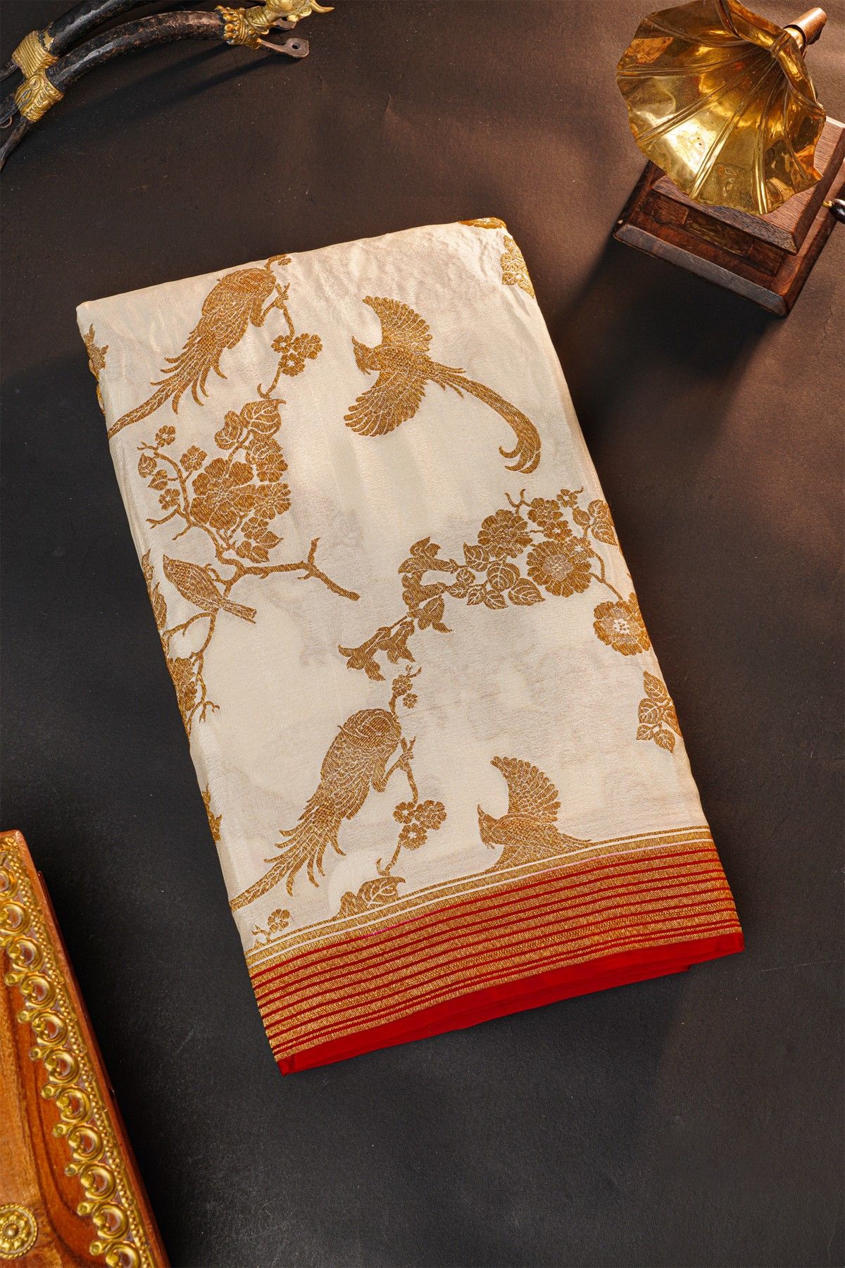 Fancy Georgette Off White Saree With Florals And Leaves With Birds Body And Contrast Kaddi Border