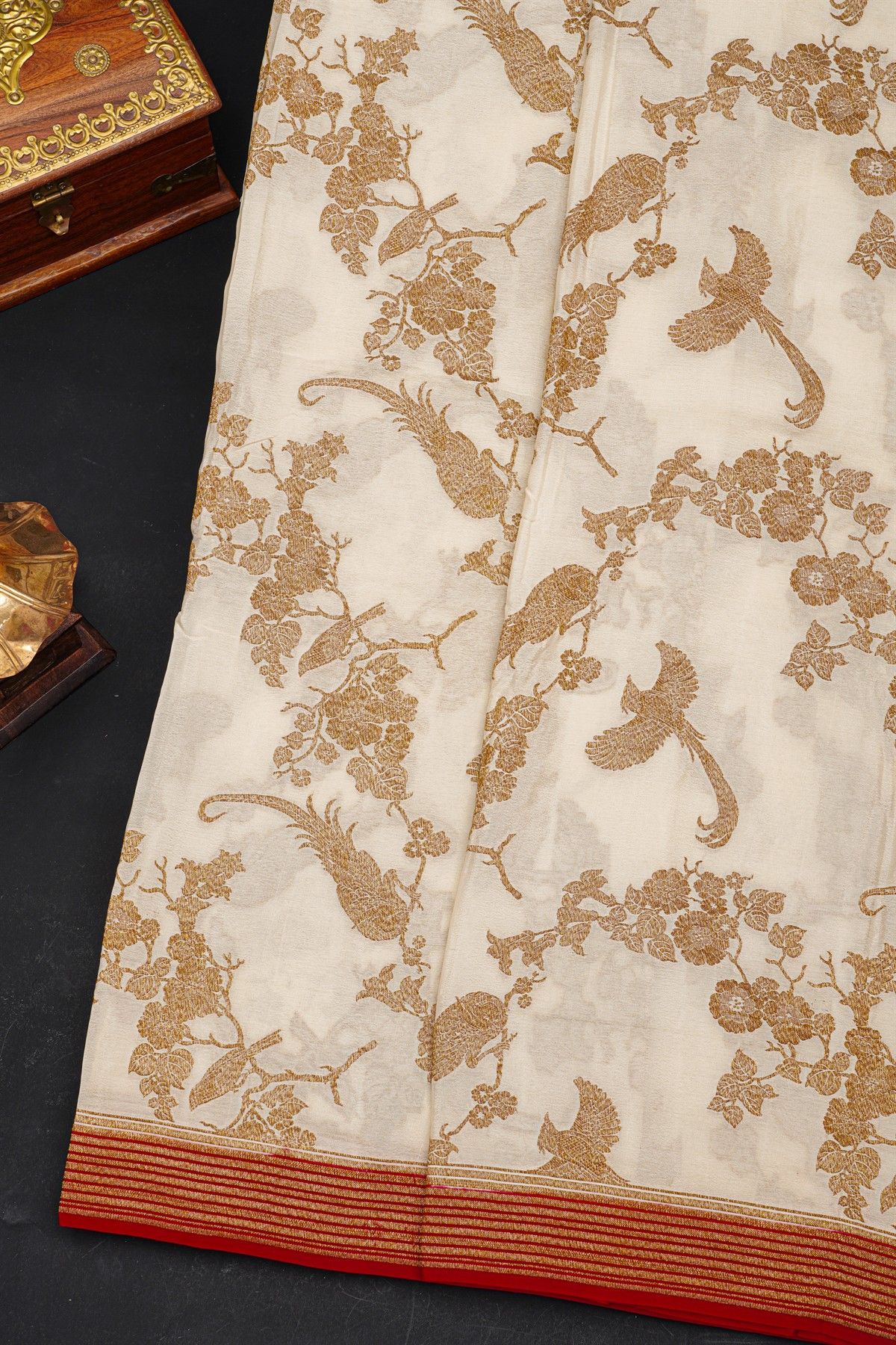 Fancy Georgette Off White Saree With Florals And Leaves With Birds Body And Contrast Kaddi Border