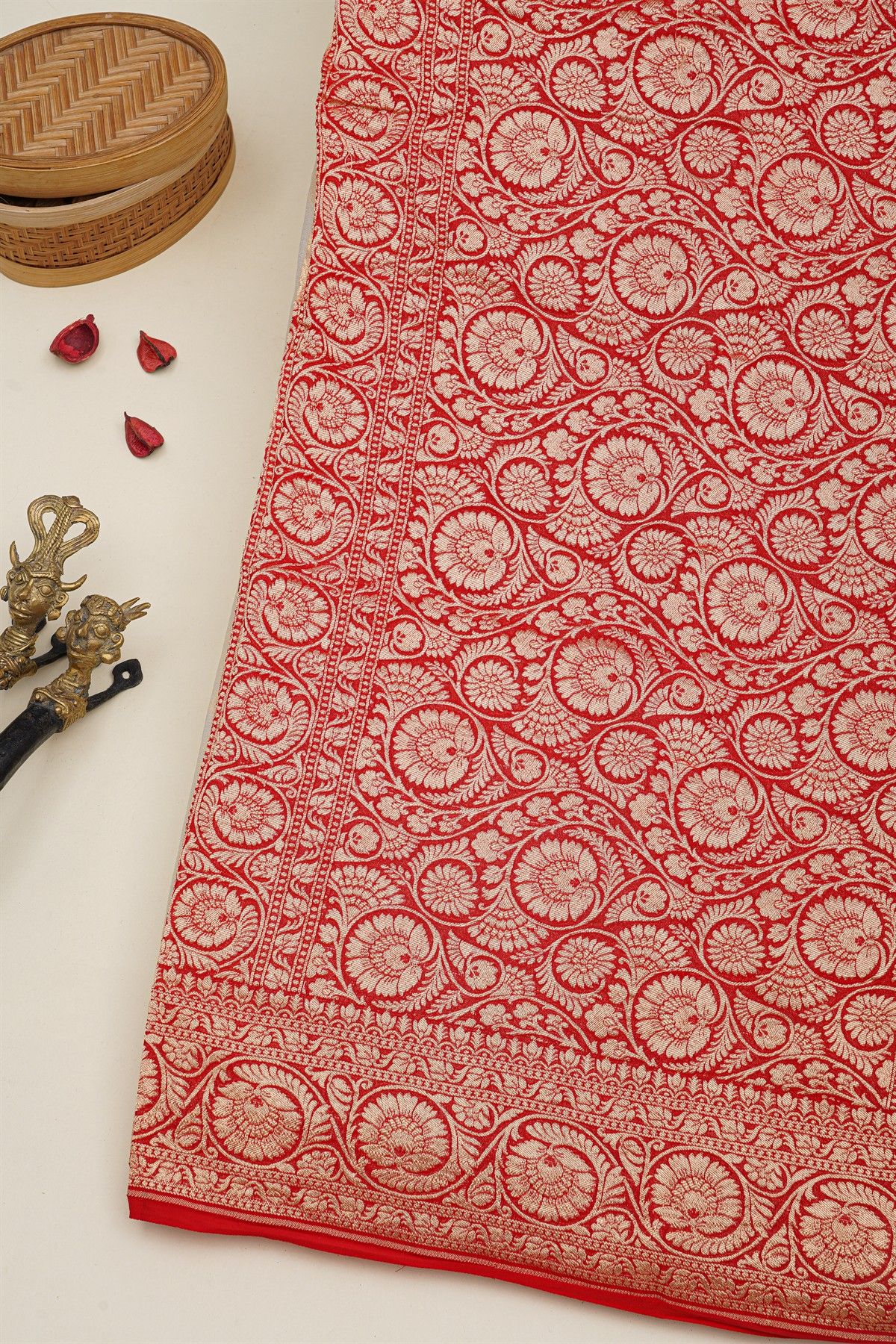 Banarasi Kaddi Georgette Off White Saree With Florals And Pichwai Cows Body