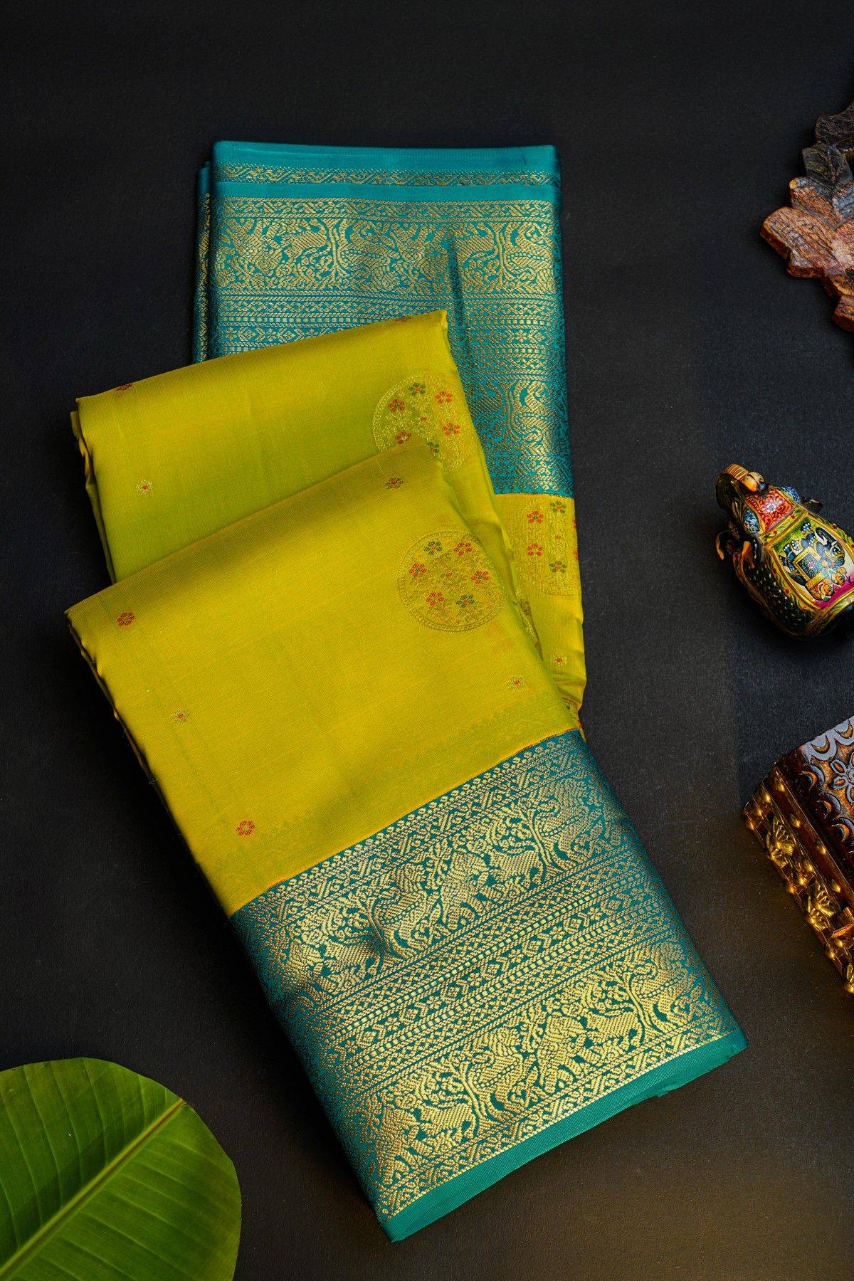 Kancheepuram Silk Mehendi Green Saree With Florals And Leaves In Zari