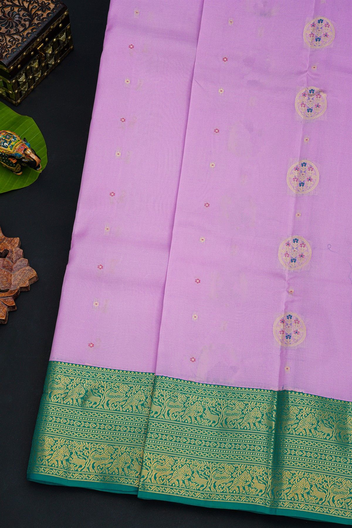 Kancheepuram Silk Lavender Saree With Florals And leaves In Zari