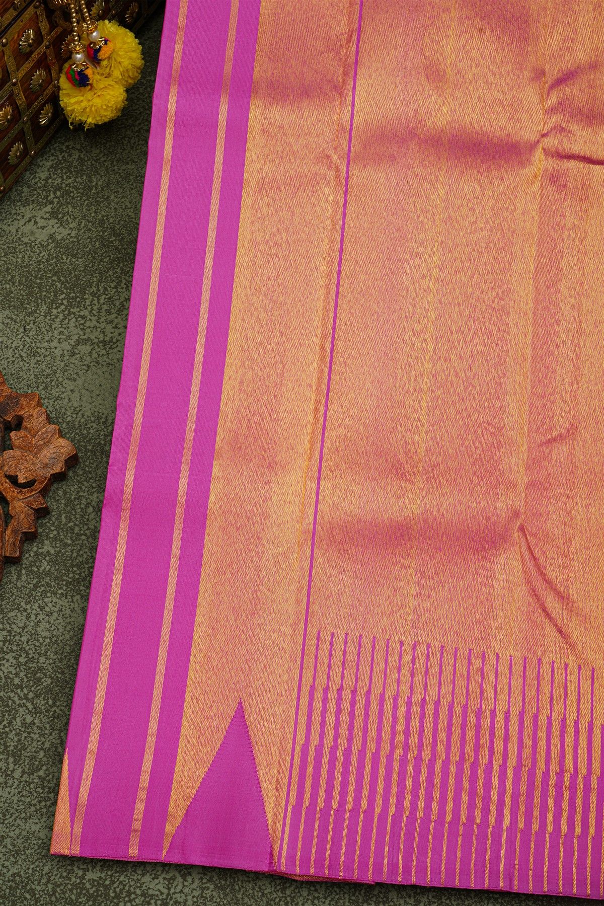Kancheepuram Silk Lavender Saree With Self Temple Border And Kaddi Pallu