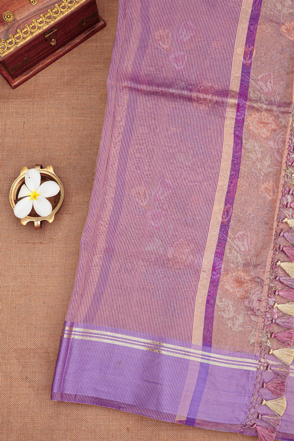 Fancy Kora Dual Colour Saree With Florals And Leaves In Thread Work Body And Contrast Cross Lines Border And Zari Lines Pallu